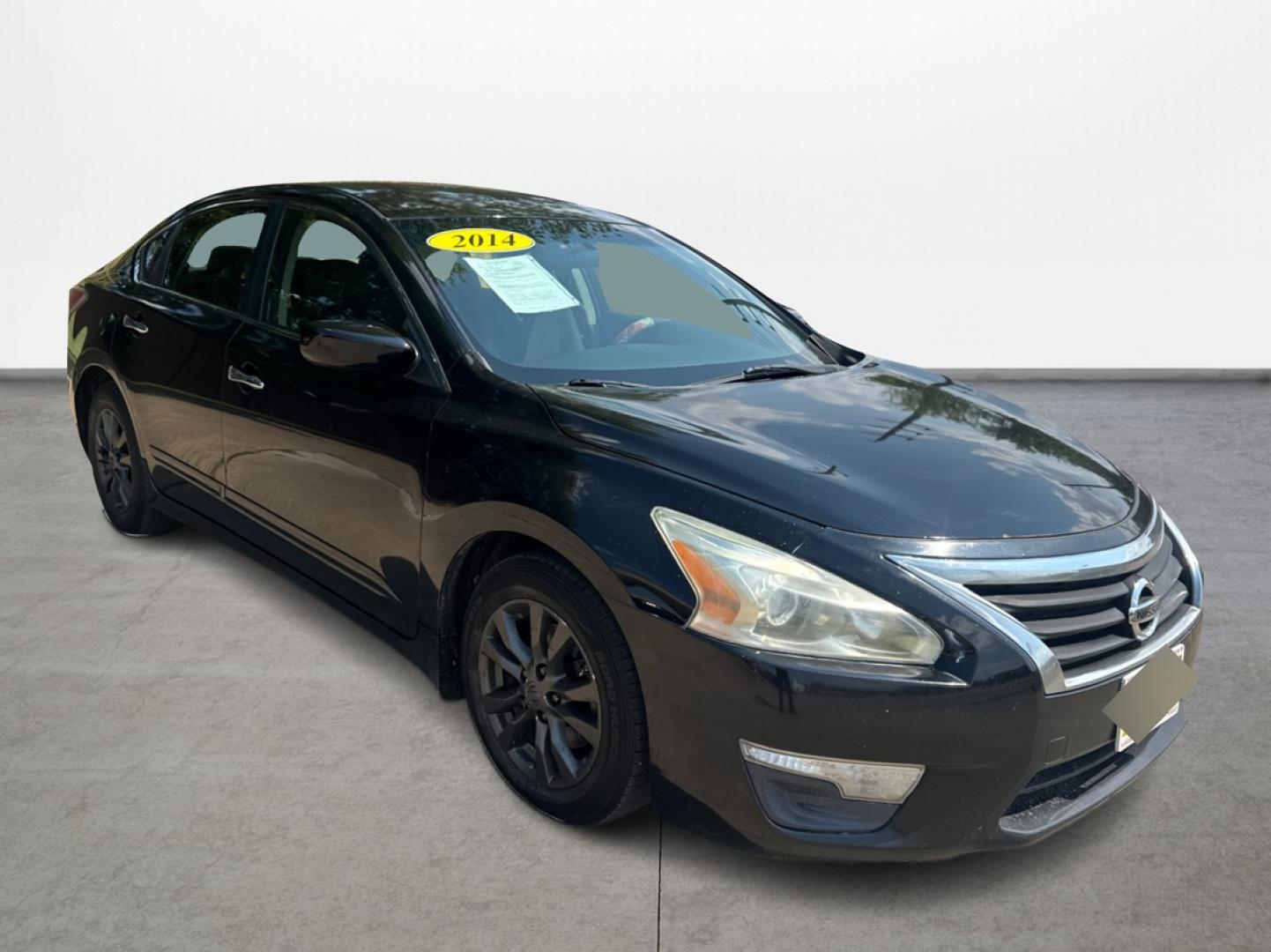 2014 Nissan Altima 2.5 SL (1N4AL3AP5EN) with an 2.5L L4 DOHC 16V engine, Continuously Variable Transmission transmission, located at 16710 Clay Rd., Houston, TX, 77084, (281) 859-7900, 29.834864, -95.656166 - Photo#2