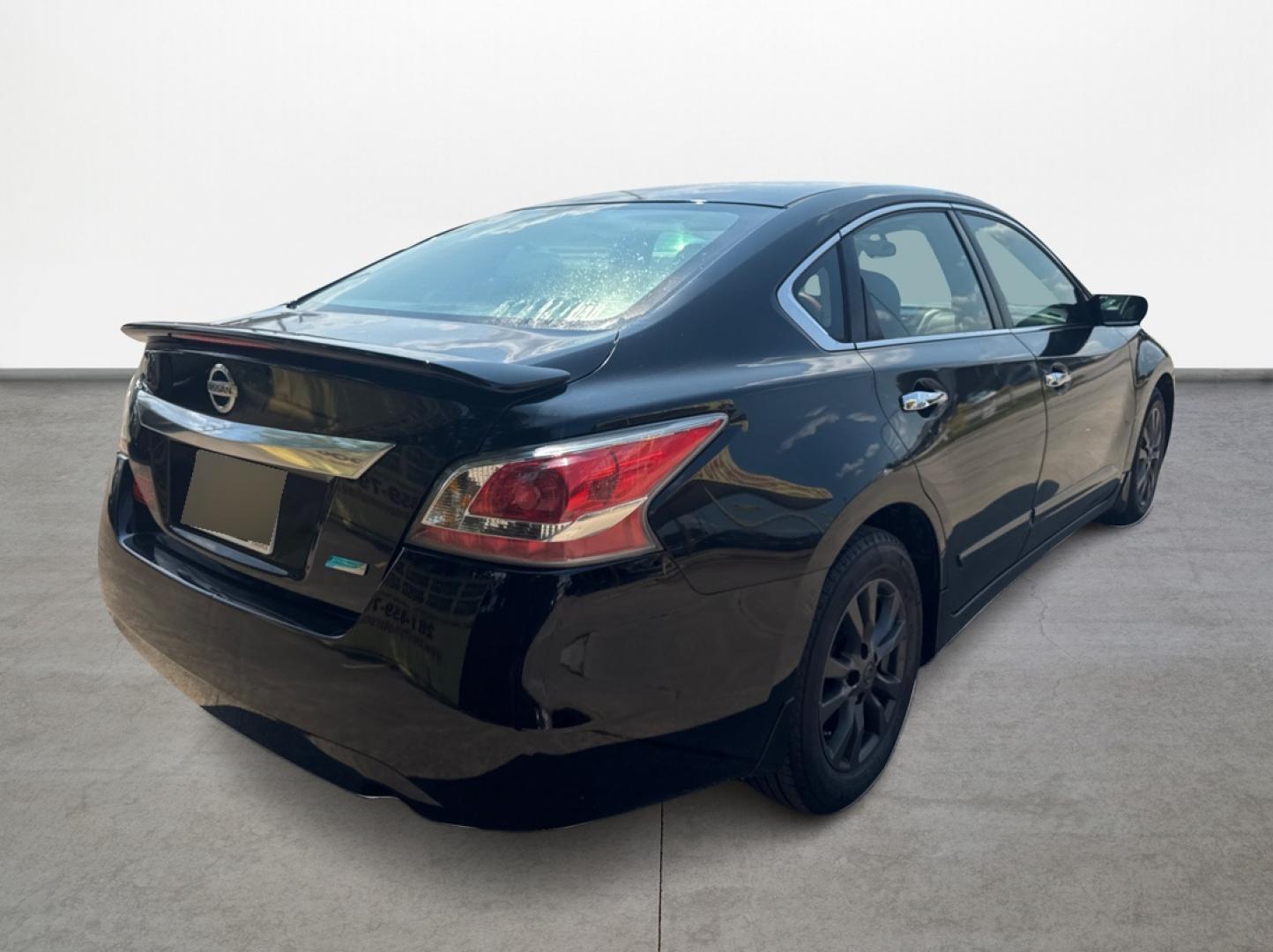 2014 Nissan Altima 2.5 SL (1N4AL3AP5EN) with an 2.5L L4 DOHC 16V engine, Continuously Variable Transmission transmission, located at 16710 Clay Rd., Houston, TX, 77084, (281) 859-7900, 29.834864, -95.656166 - Photo#4