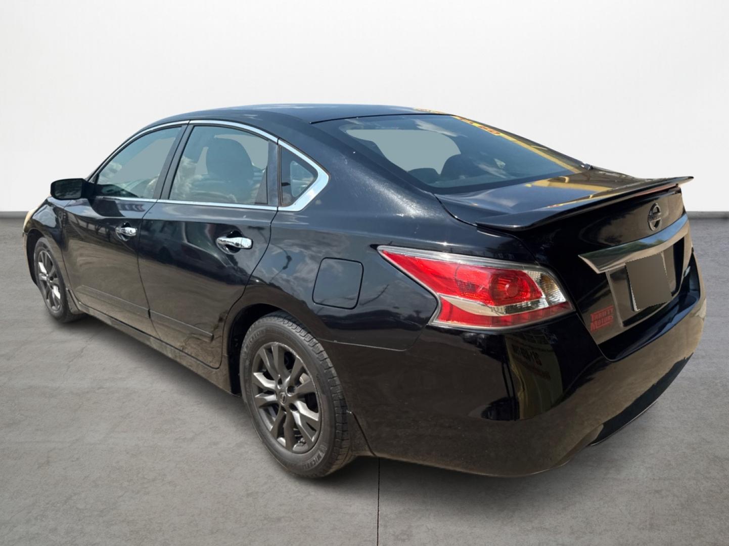 2014 Nissan Altima 2.5 SL (1N4AL3AP5EN) with an 2.5L L4 DOHC 16V engine, Continuously Variable Transmission transmission, located at 16710 Clay Rd., Houston, TX, 77084, (281) 859-7900, 29.834864, -95.656166 - Photo#6