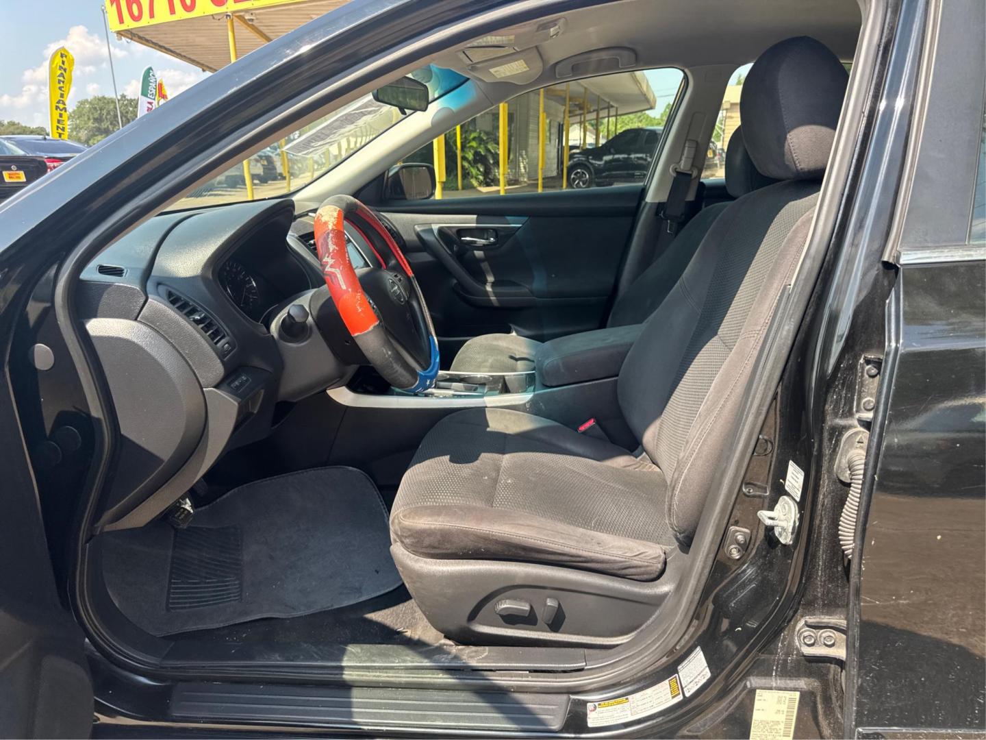 2014 Nissan Altima 2.5 SL (1N4AL3AP5EN) with an 2.5L L4 DOHC 16V engine, Continuously Variable Transmission transmission, located at 16710 Clay Rd., Houston, TX, 77084, (281) 859-7900, 29.834864, -95.656166 - Photo#9
