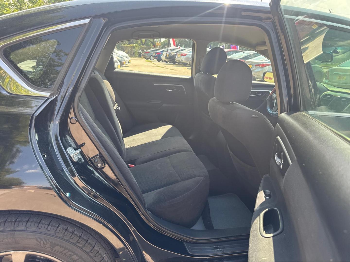 2014 Nissan Altima 2.5 SL (1N4AL3AP5EN) with an 2.5L L4 DOHC 16V engine, Continuously Variable Transmission transmission, located at 16710 Clay Rd., Houston, TX, 77084, (281) 859-7900, 29.834864, -95.656166 - Photo#11