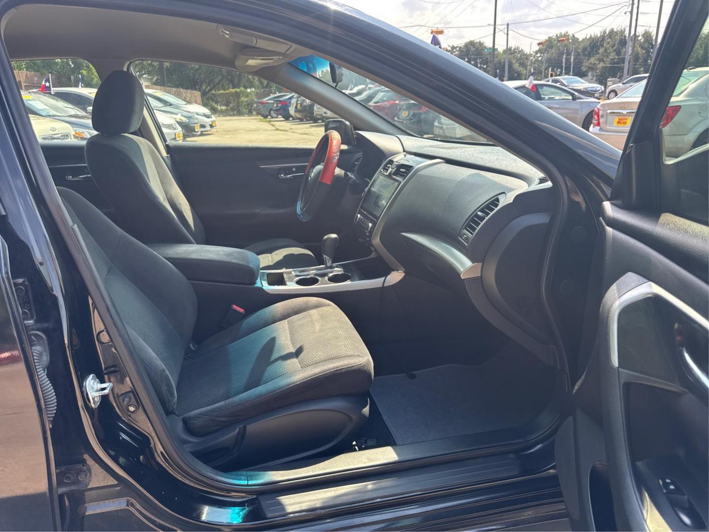 2014 Nissan Altima 2.5 SL (1N4AL3AP5EN) with an 2.5L L4 DOHC 16V engine, Continuously Variable Transmission transmission, located at 16710 Clay Rd., Houston, TX, 77084, (281) 859-7900, 29.834864, -95.656166 - Photo#12