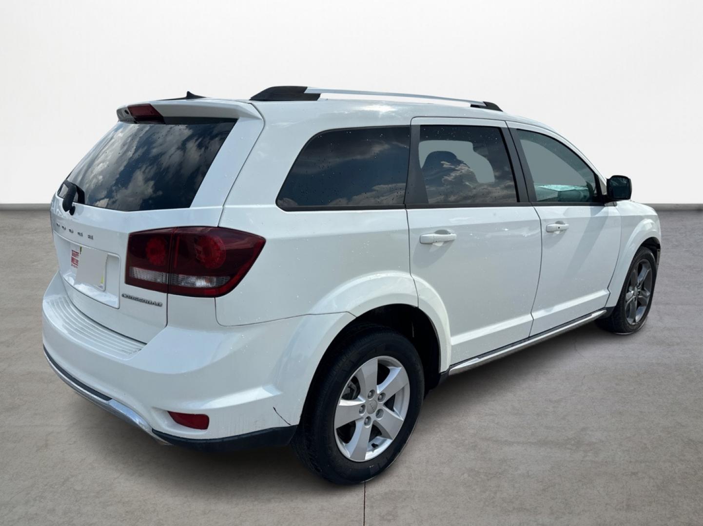 2016 Dodge Journey Crossroad FWD (3C4PDCGB1GT) with an 2.4L L4 DOHC 16V engine, 4A transmission, located at 16710 Clay Rd., Houston, TX, 77084, (281) 859-7900, 29.834864, -95.656166 - Photo#4