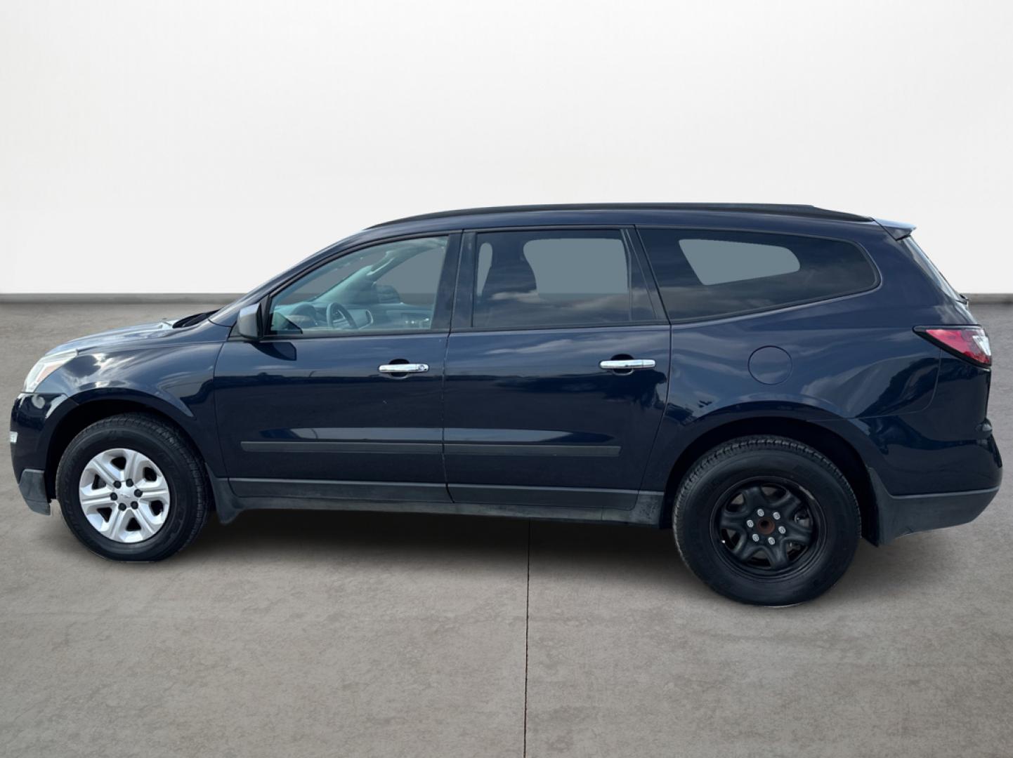 2017 Chevrolet Traverse LS FWD w/PDC (1GNKRFED3HJ) with an 3.6L V6 DOHC 24V engine, 6A transmission, located at 16710 Clay Rd., Houston, TX, 77084, (281) 859-7900, 29.834864, -95.656166 - Photo#7