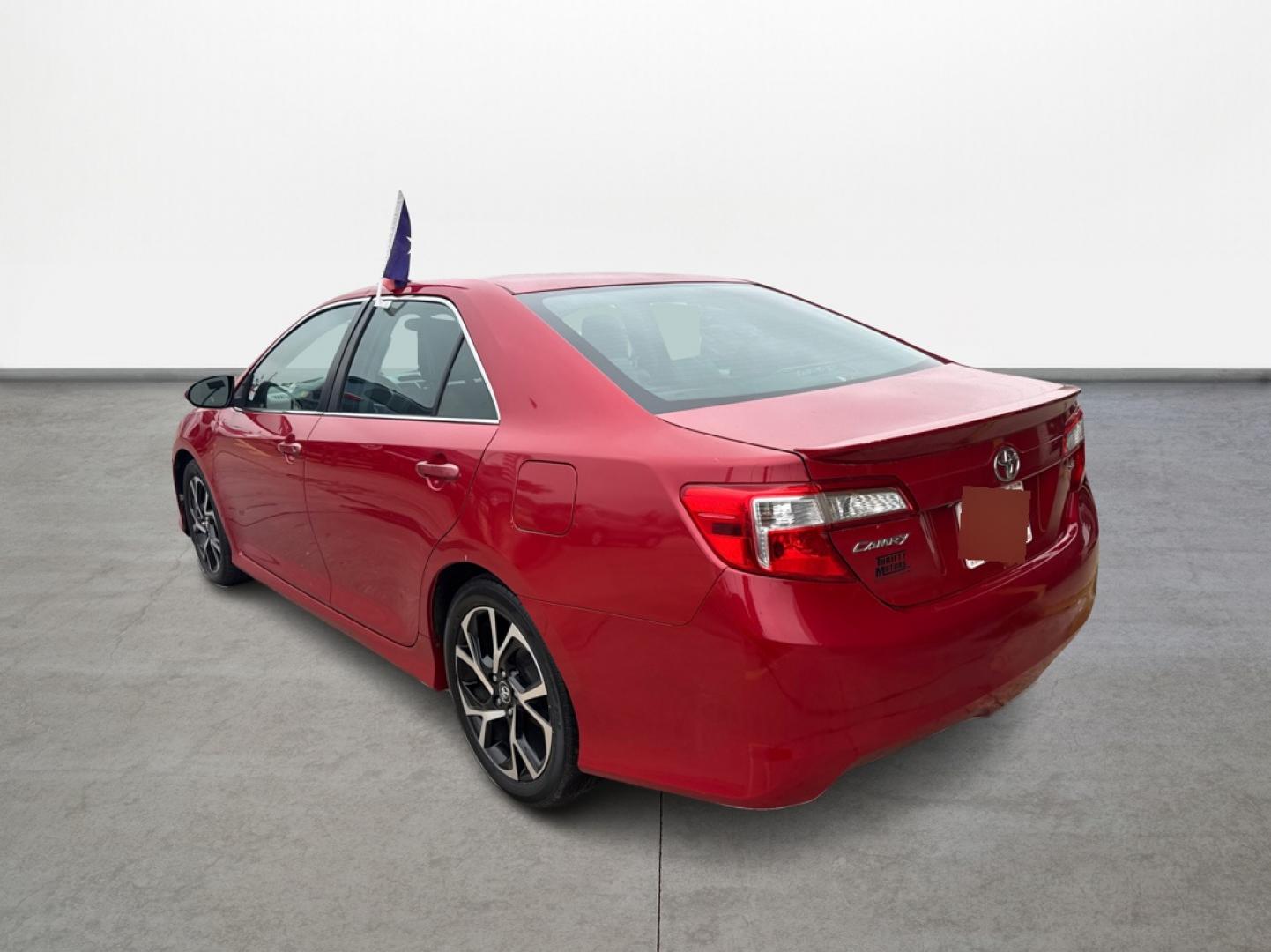 2014 Toyota Camry SE (4T1BF1FK6EU) with an 2.5L L4 DOHC 16V engine, 6-Speed Automatic transmission, located at 16710 Clay Rd., Houston, TX, 77084, (281) 859-7900, 29.834864, -95.656166 - Photo#2