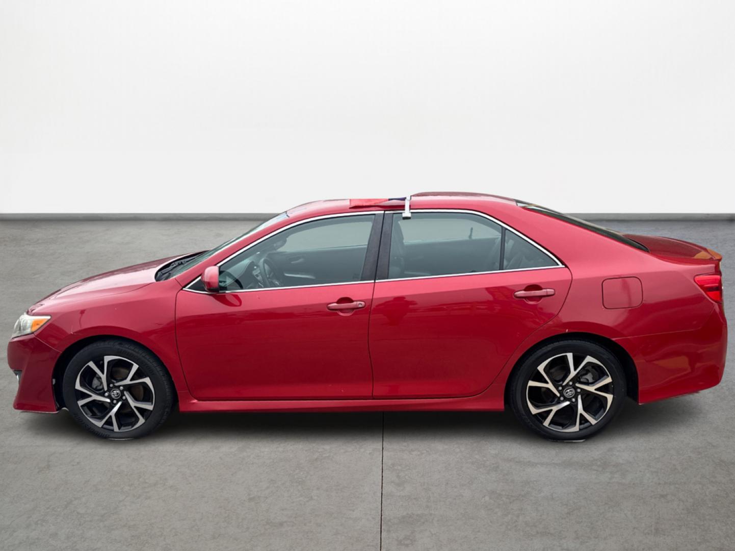 2014 Toyota Camry SE (4T1BF1FK6EU) with an 2.5L L4 DOHC 16V engine, 6-Speed Automatic transmission, located at 16710 Clay Rd., Houston, TX, 77084, (281) 859-7900, 29.834864, -95.656166 - Photo#3