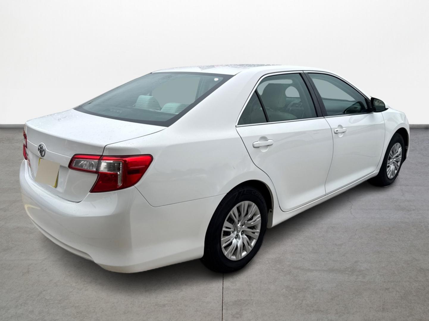 2014 Toyota Camry SE (4T1BF1FK8EU) with an 2.5L L4 DOHC 16V engine, 6-Speed Automatic transmission, located at 16710 Clay Rd., Houston, TX, 77084, (281) 859-7900, 29.834864, -95.656166 - Photo#1