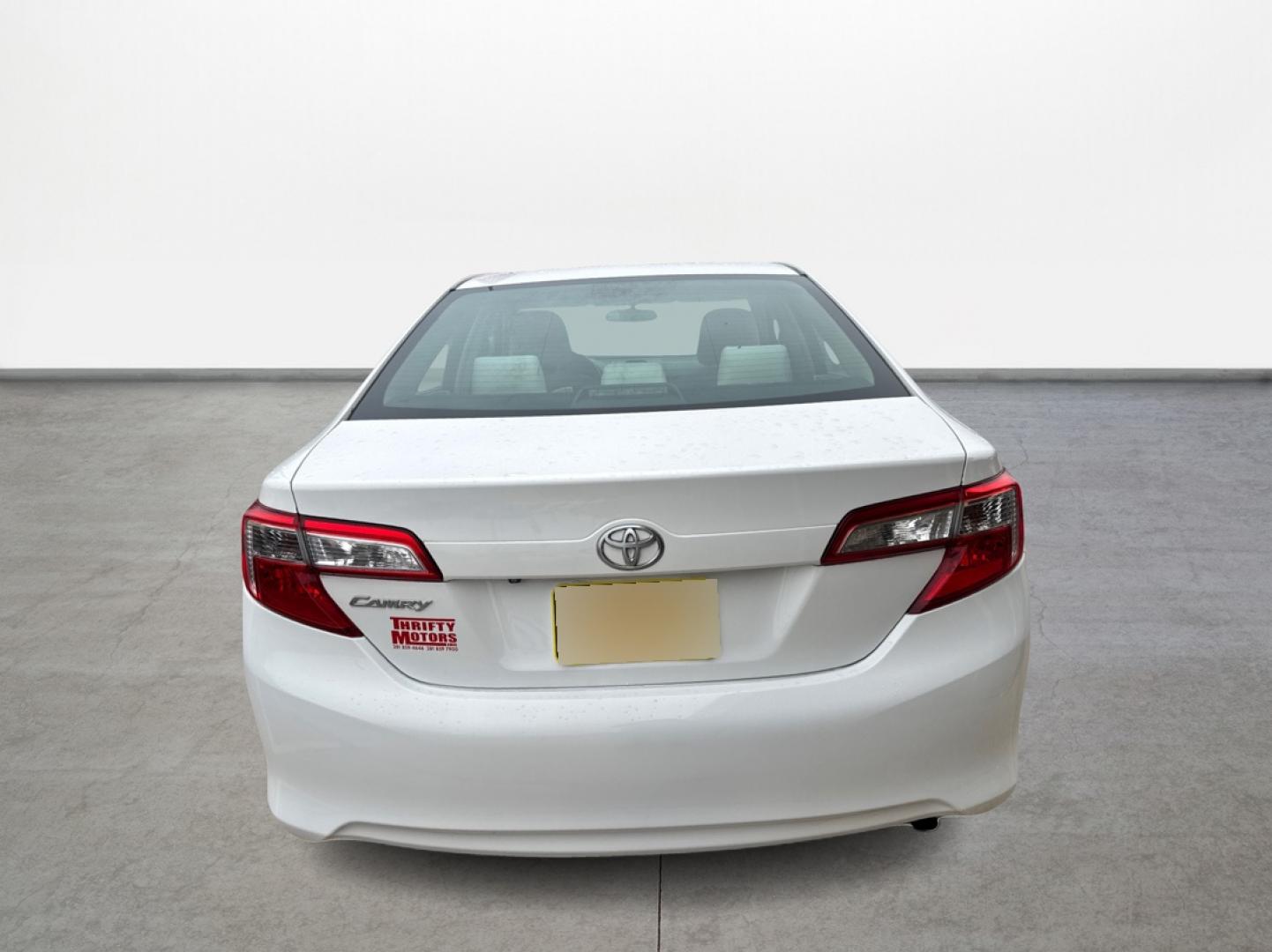 2014 Toyota Camry SE (4T1BF1FK8EU) with an 2.5L L4 DOHC 16V engine, 6-Speed Automatic transmission, located at 16710 Clay Rd., Houston, TX, 77084, (281) 859-7900, 29.834864, -95.656166 - Photo#2
