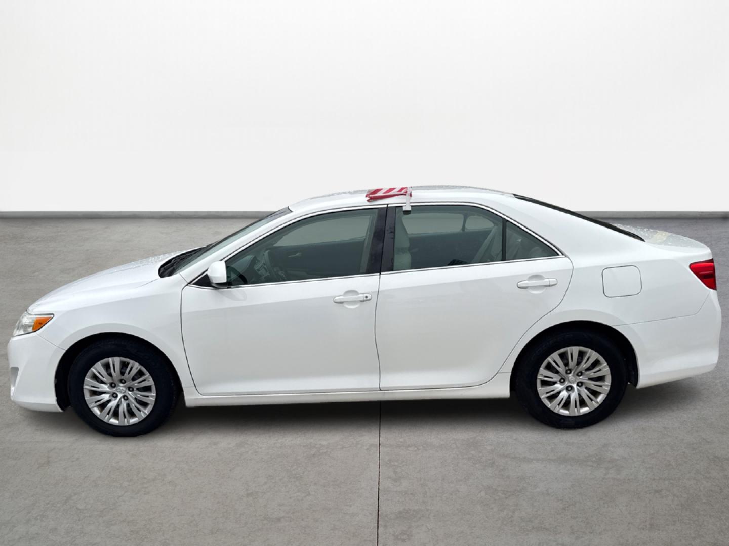 2014 Toyota Camry SE (4T1BF1FK8EU) with an 2.5L L4 DOHC 16V engine, 6-Speed Automatic transmission, located at 16710 Clay Rd., Houston, TX, 77084, (281) 859-7900, 29.834864, -95.656166 - Photo#4