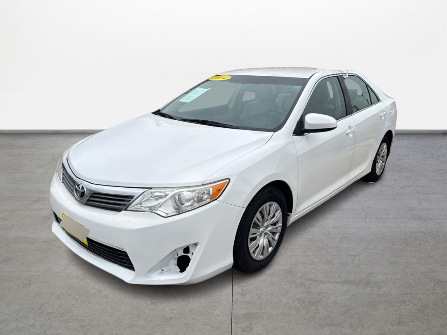 2014 Toyota Camry SE (4T1BF1FK8EU) with an 2.5L L4 DOHC 16V engine, 6-Speed Automatic transmission, located at 16710 Clay Rd., Houston, TX, 77084, (281) 859-7900, 29.834864, -95.656166 - Photo#5
