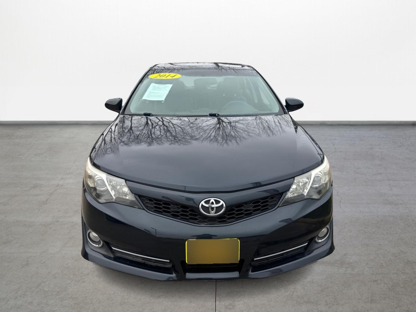 2014 Toyota Camry SE (4T1BF1FKXEU) with an 2.5L L4 DOHC 16V engine, 6-Speed Automatic transmission, located at 16710 Clay Rd., Houston, TX, 77084, (281) 859-7900, 29.834864, -95.656166 - Photo#5