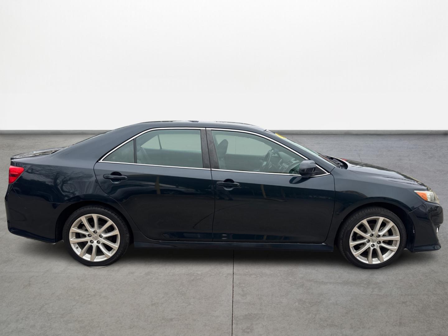 2014 Toyota Camry SE (4T1BF1FKXEU) with an 2.5L L4 DOHC 16V engine, 6-Speed Automatic transmission, located at 16710 Clay Rd., Houston, TX, 77084, (281) 859-7900, 29.834864, -95.656166 - Photo#7