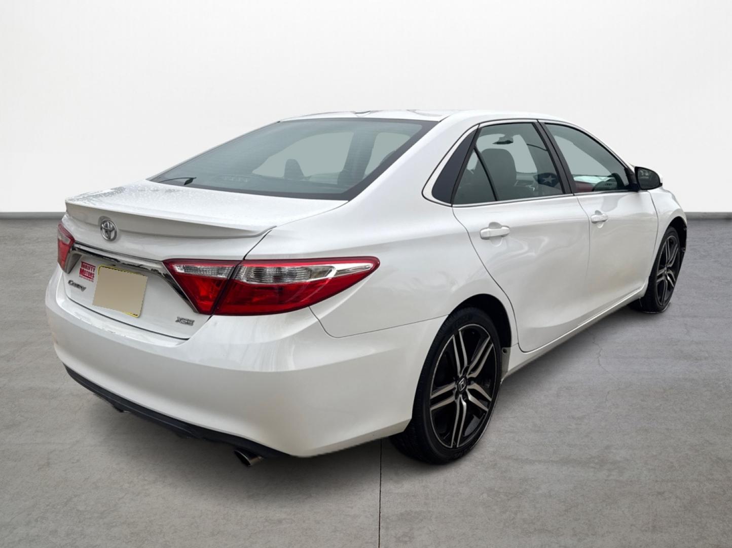2016 Toyota Camry SE (4T1BF1FK7GU) with an 2.5L L4 DOHC 16V engine, 6-Speed Automatic transmission, located at 16710 Clay Rd., Houston, TX, 77084, (281) 859-7900, 29.834864, -95.656166 - Photo#1