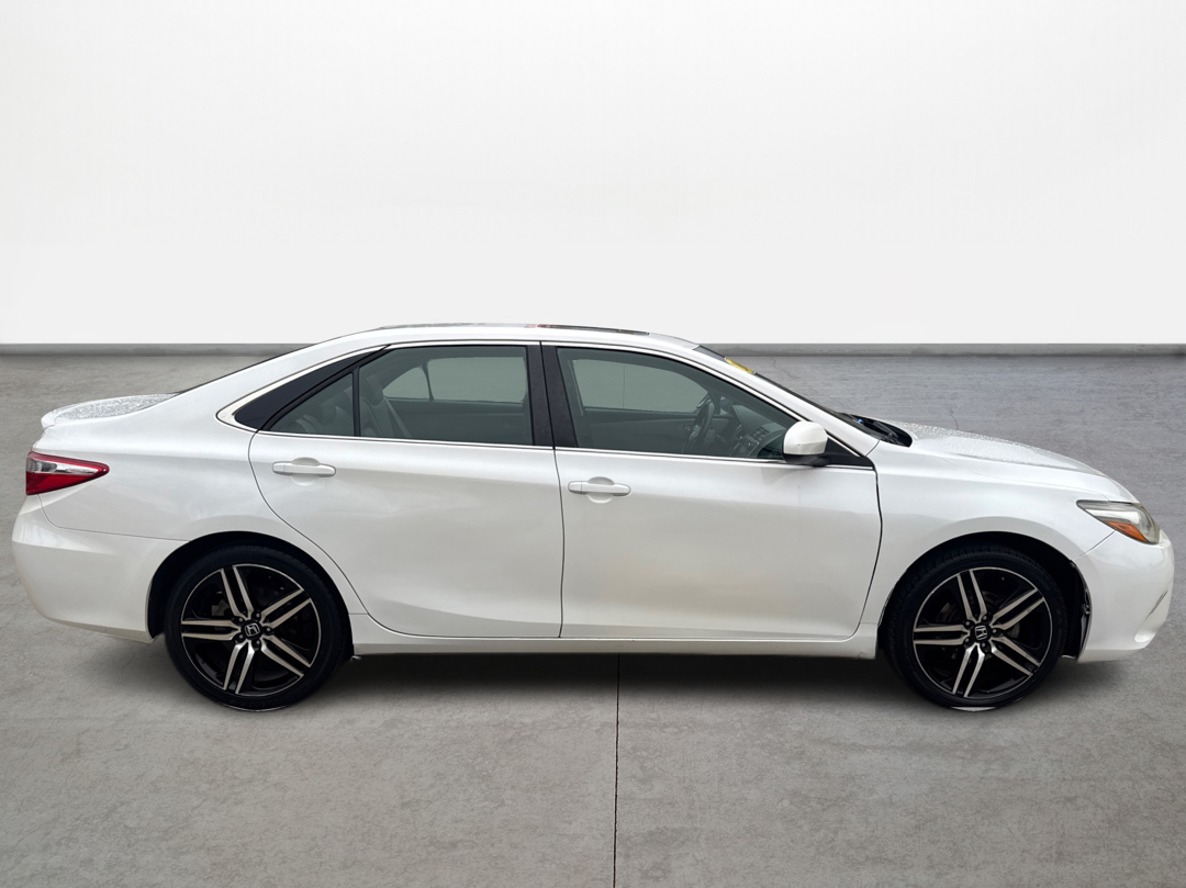 photo of 2016 Toyota Camry SE