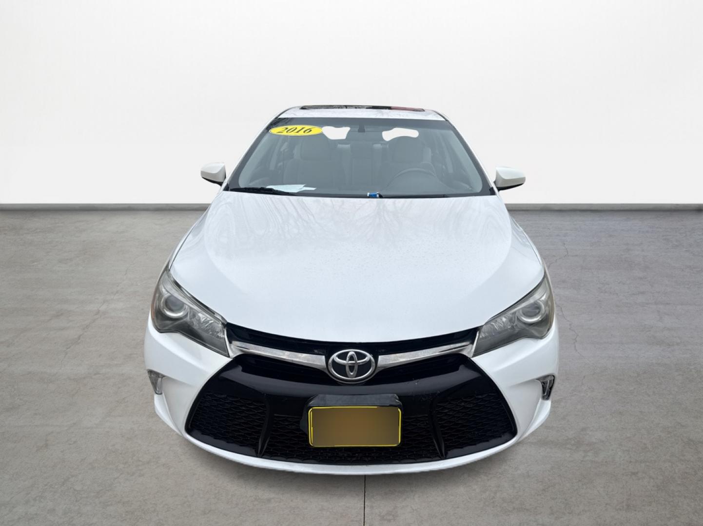 2016 Toyota Camry SE (4T1BF1FK7GU) with an 2.5L L4 DOHC 16V engine, 6-Speed Automatic transmission, located at 16710 Clay Rd., Houston, TX, 77084, (281) 859-7900, 29.834864, -95.656166 - Photo#6