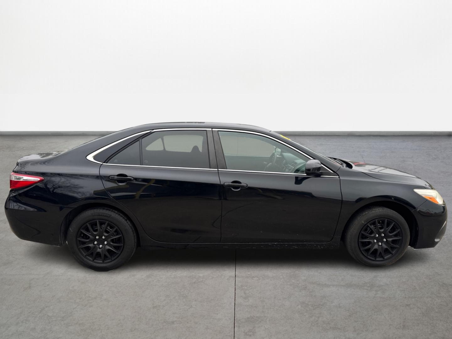 2017 Toyota Camry SE (4T1BF1FK8HU) with an 2.5L L4 DOHC 16V engine, 6A transmission, located at 16710 Clay Rd., Houston, TX, 77084, (281) 859-7900, 29.834864, -95.656166 - Photo#0
