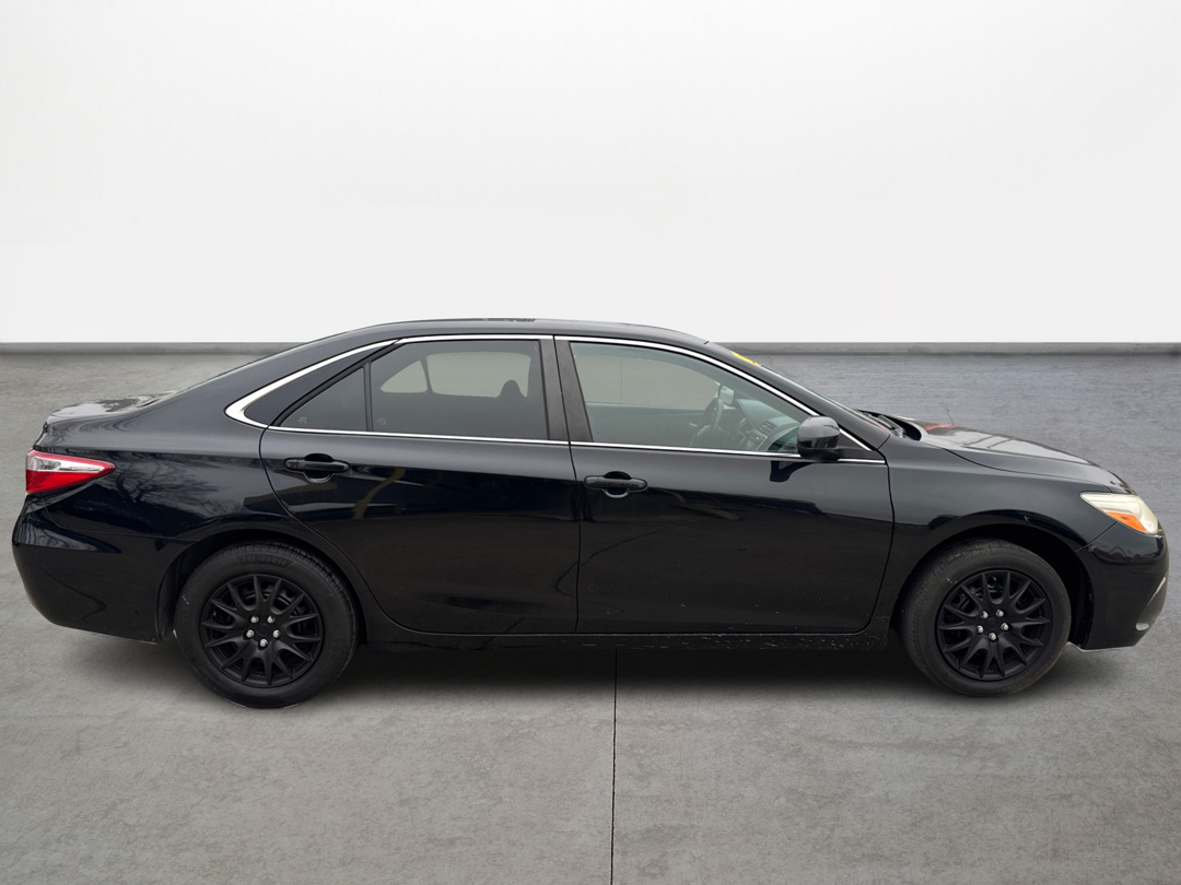 photo of 2017 Toyota Camry SE
