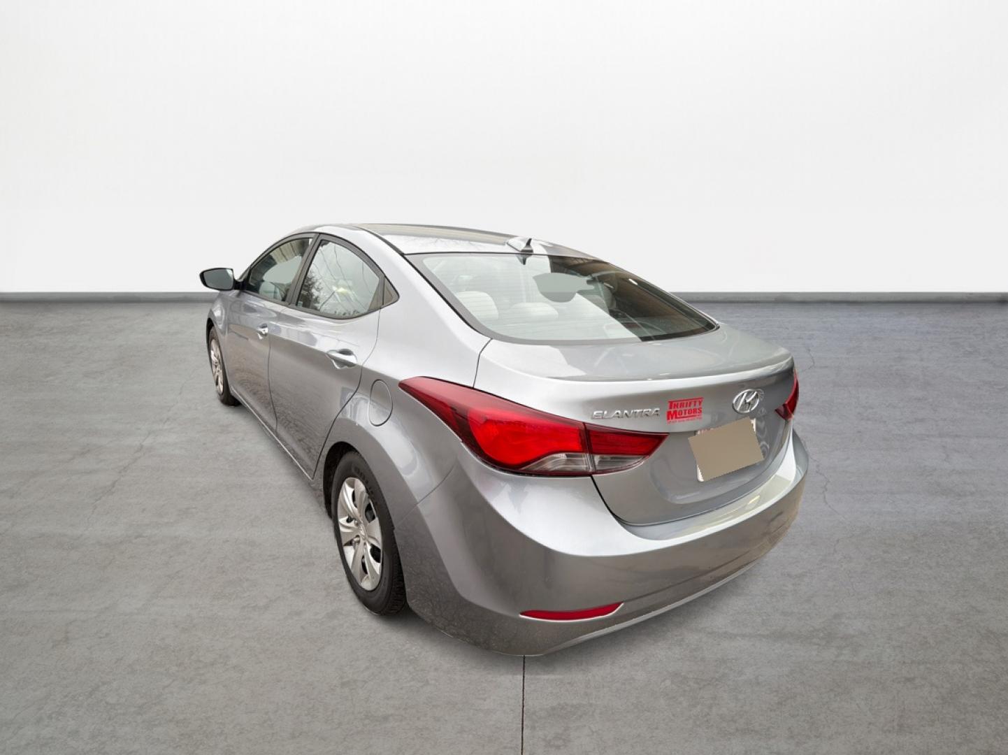 2016 Hyundai Elantra Limited (5NPDH4AE2GH) with an 1.8L L4 DOHC 16V engine, 6-Speed Automatic transmission, located at 16710 Clay Rd., Houston, TX, 77084, (281) 859-7900, 29.834864, -95.656166 - Photo#4