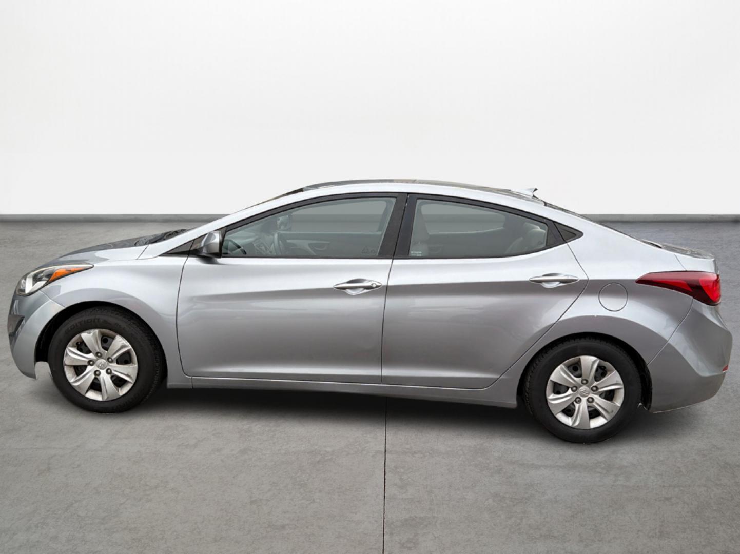 2016 Hyundai Elantra Limited (5NPDH4AE2GH) with an 1.8L L4 DOHC 16V engine, 6-Speed Automatic transmission, located at 16710 Clay Rd., Houston, TX, 77084, (281) 859-7900, 29.834864, -95.656166 - Photo#5