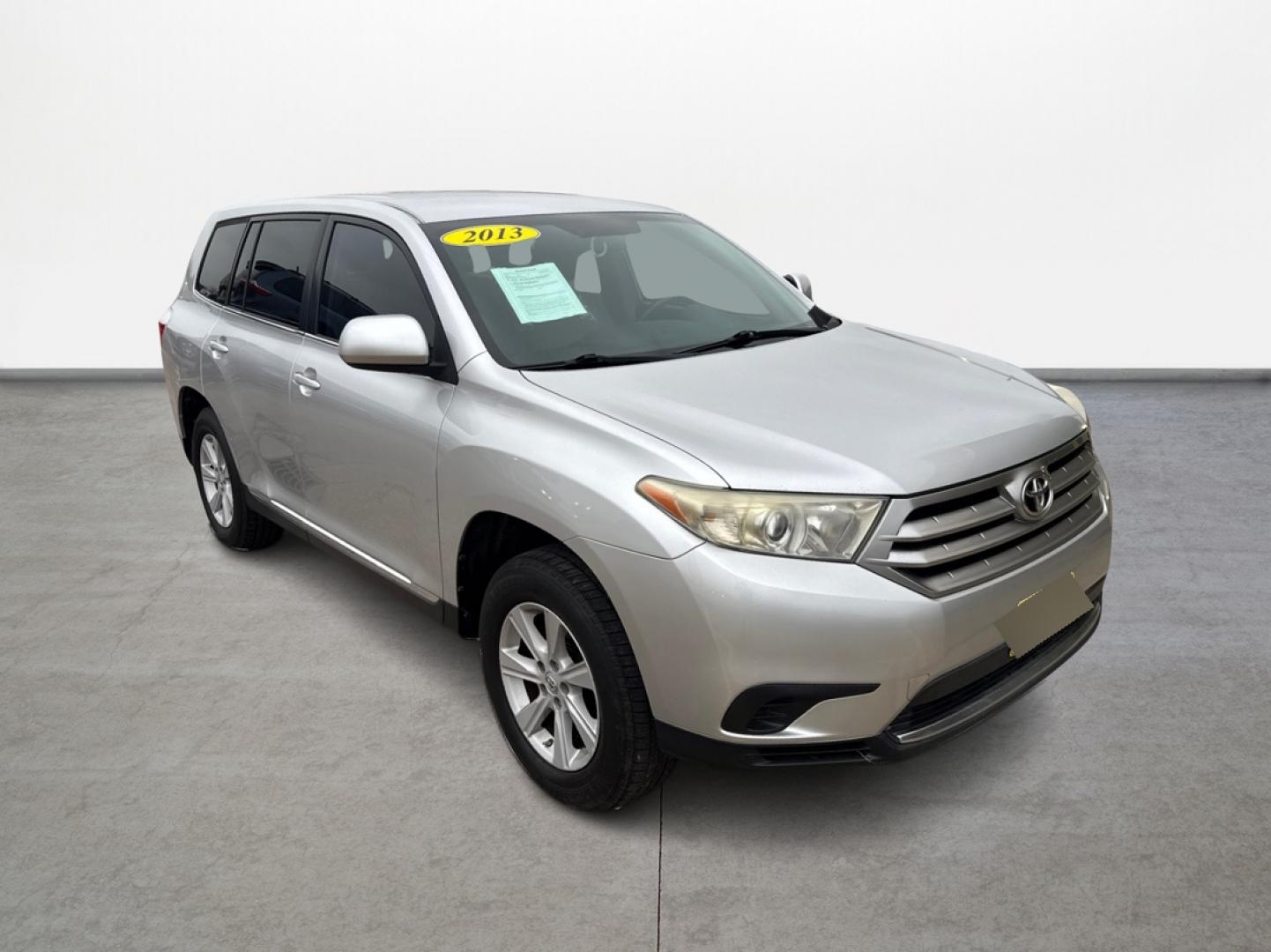 2013 Toyota Highlander Base 2WD I4 (5TDZA3EH4DS) with an 2.7L L4 DOHC 16V engine, 5-Speed Automatic transmission, located at 16710 Clay Rd., Houston, TX, 77084, (281) 859-7900, 29.834864, -95.656166 - Photo#2