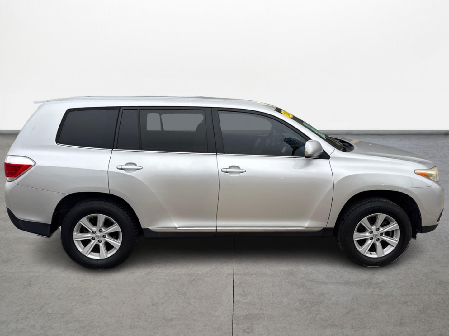 2013 Toyota Highlander Base 2WD I4 (5TDZA3EH4DS) with an 2.7L L4 DOHC 16V engine, 5-Speed Automatic transmission, located at 16710 Clay Rd., Houston, TX, 77084, (281) 859-7900, 29.834864, -95.656166 - Photo#3