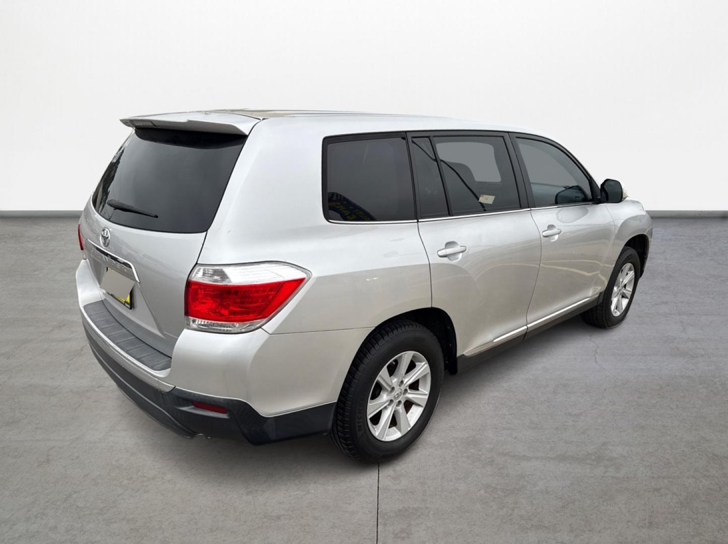 2013 Toyota Highlander Base 2WD I4 (5TDZA3EH4DS) with an 2.7L L4 DOHC 16V engine, 5-Speed Automatic transmission, located at 16710 Clay Rd., Houston, TX, 77084, (281) 859-7900, 29.834864, -95.656166 - Photo#4