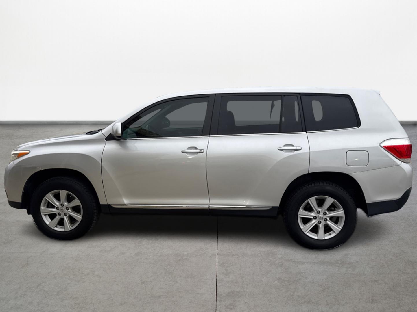 2013 Toyota Highlander Base 2WD I4 (5TDZA3EH4DS) with an 2.7L L4 DOHC 16V engine, 5-Speed Automatic transmission, located at 16710 Clay Rd., Houston, TX, 77084, (281) 859-7900, 29.834864, -95.656166 - Photo#7