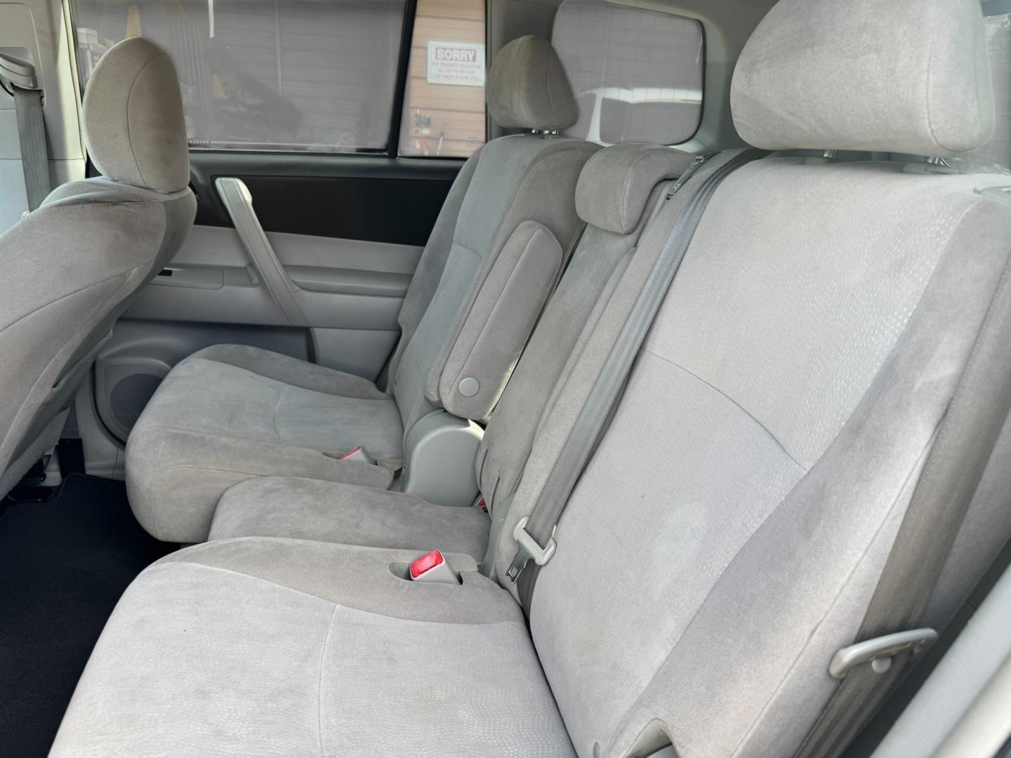 2013 Toyota Highlander Base 2WD I4 (5TDZA3EH4DS) with an 2.7L L4 DOHC 16V engine, 5-Speed Automatic transmission, located at 16710 Clay Rd., Houston, TX, 77084, (281) 859-7900, 29.834864, -95.656166- Photo#2