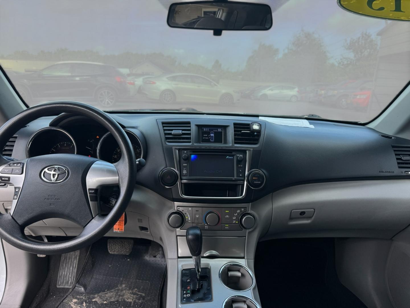 2013 Toyota Highlander Base 2WD I4 (5TDZA3EH4DS) with an 2.7L L4 DOHC 16V engine, 5-Speed Automatic transmission, located at 16710 Clay Rd., Houston, TX, 77084, (281) 859-7900, 29.834864, -95.656166- Photo#10