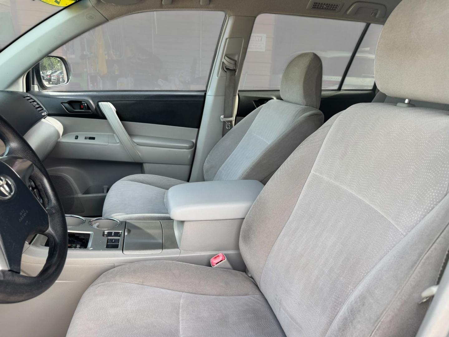 2013 Toyota Highlander Base 2WD I4 (5TDZA3EH4DS) with an 2.7L L4 DOHC 16V engine, 5-Speed Automatic transmission, located at 16710 Clay Rd., Houston, TX, 77084, (281) 859-7900, 29.834864, -95.656166- Photo#12