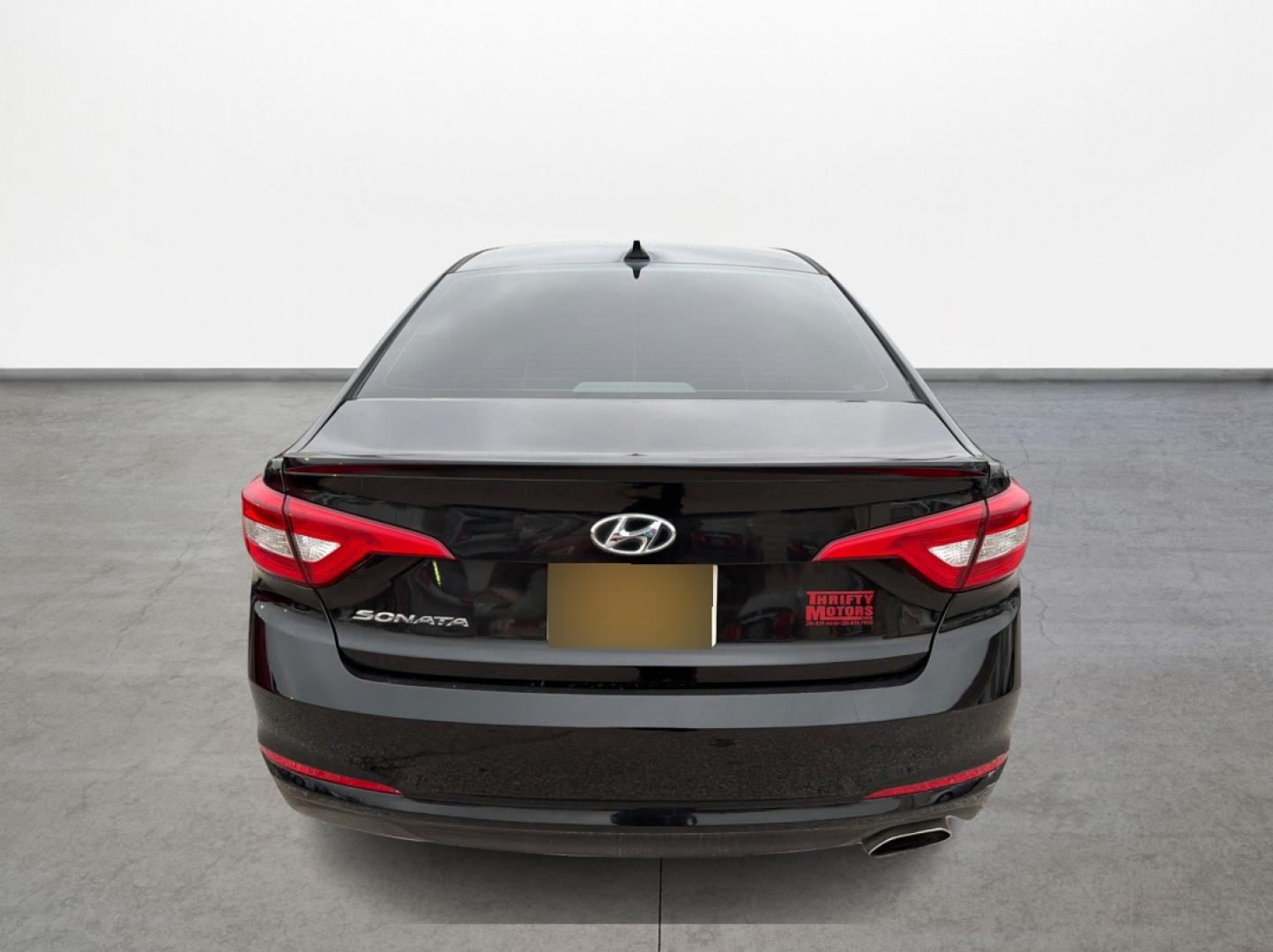 2017 Hyundai Sonata SE (5NPE24AF8HH) with an 2.4L L4 DOHC 16V engine, 7A transmission, located at 16710 Clay Rd., Houston, TX, 77084, (281) 859-7900, 29.834864, -95.656166 - Photo#4