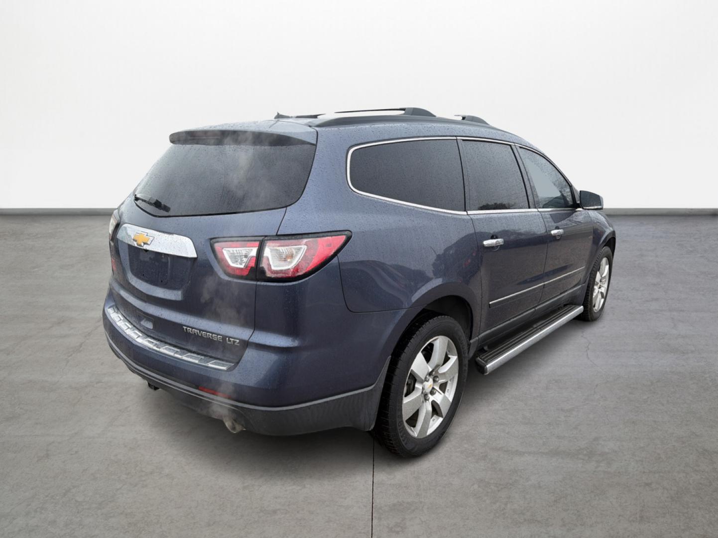 2014 Chevrolet Traverse LTZ FWD (1GNKRJKD0EJ) with an 3.6L V6 DOHC 24V engine, 6-Speed Automatic transmission, located at 16710 Clay Rd., Houston, TX, 77084, (281) 859-7900, 29.834864, -95.656166 - Photo#4