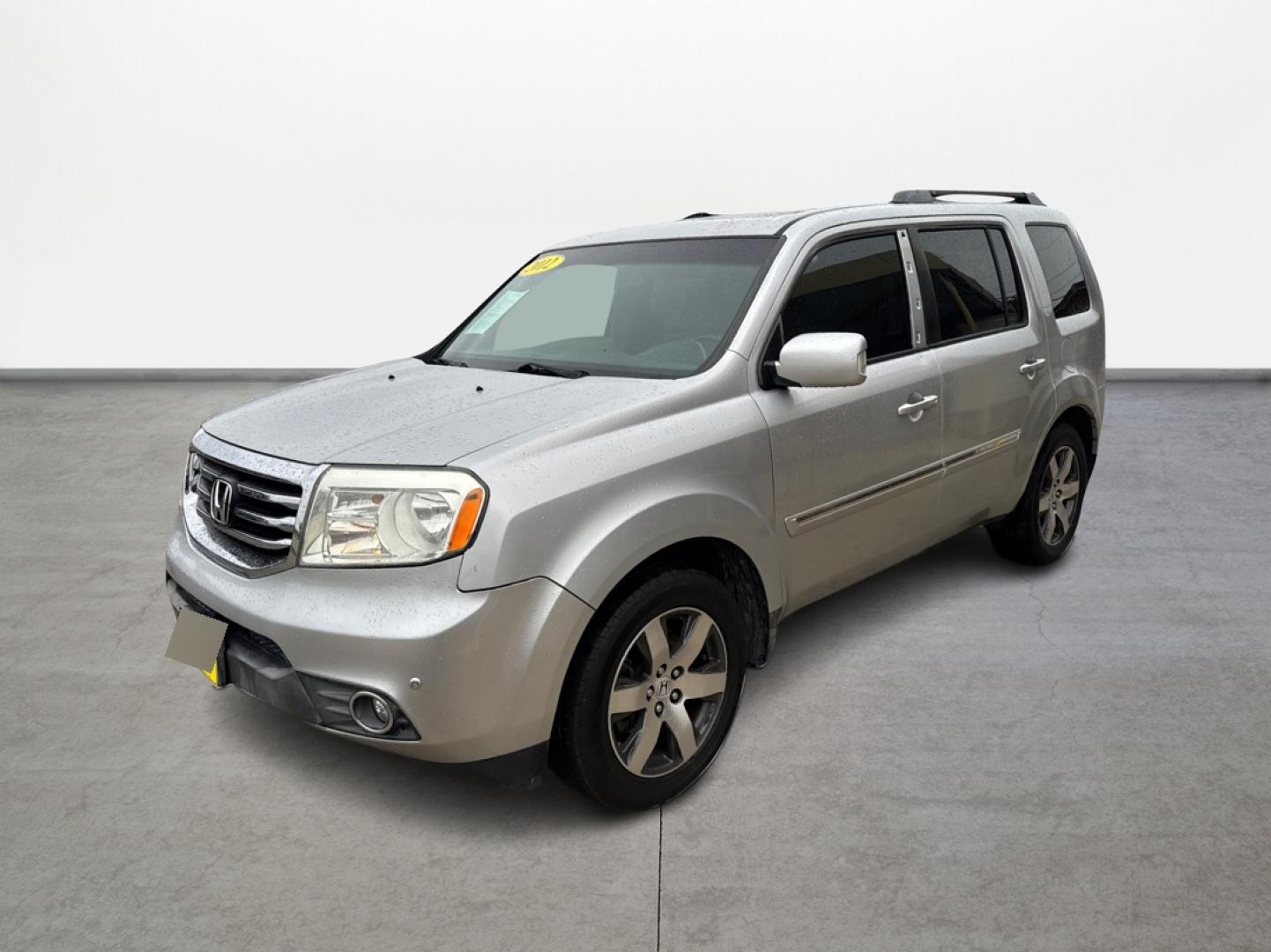 2012 Honda Pilot Touring 2WD 5-Spd AT with DVD (5FNYF3H90CB) with an 3.5L V6 SOHC 24V engine, 5-Speed Automatic transmission, located at 16710 Clay Rd., Houston, TX, 77084, (281) 859-7900, 29.834864, -95.656166 - Photo#0