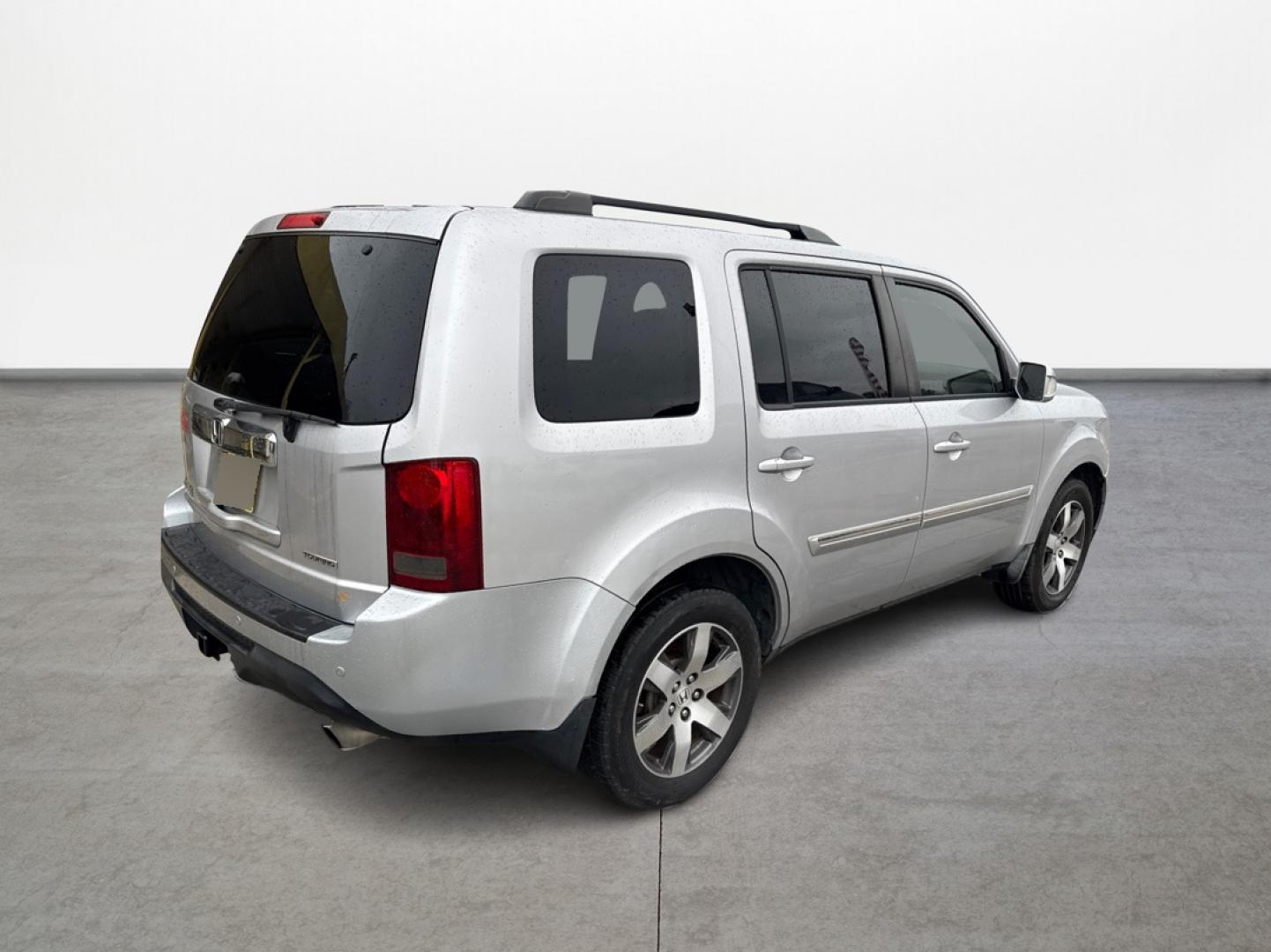 2012 Honda Pilot Touring 2WD 5-Spd AT with DVD (5FNYF3H90CB) with an 3.5L V6 SOHC 24V engine, 5-Speed Automatic transmission, located at 16710 Clay Rd., Houston, TX, 77084, (281) 859-7900, 29.834864, -95.656166 - Photo#4