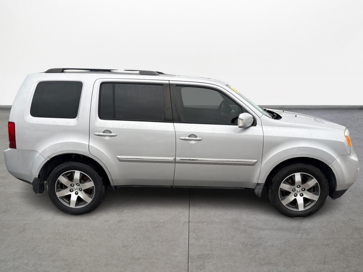 2012 Honda Pilot Touring 2WD 5-Spd AT with DVD (5FNYF3H90CB) with an 3.5L V6 SOHC 24V engine, 5-Speed Automatic transmission, located at 16710 Clay Rd., Houston, TX, 77084, (281) 859-7900, 29.834864, -95.656166 - Photo#3