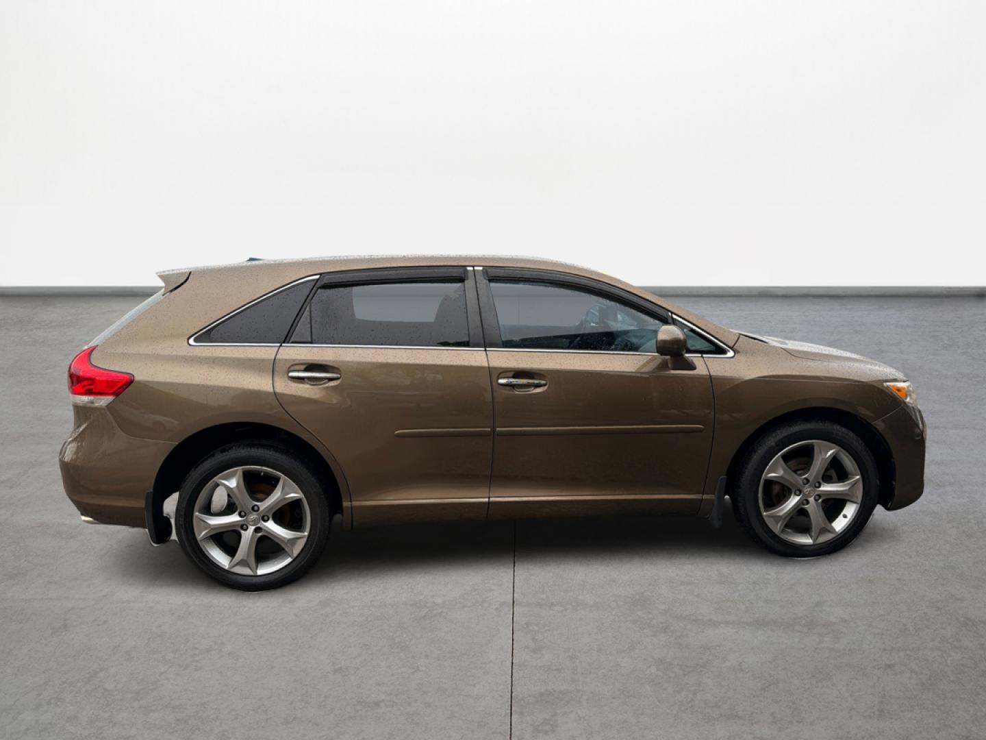 2009 Toyota Venza 4X2 V6 (4T3ZK11A49U) with an 3.5L V6 DOHC 24V engine, 6-Speed Automatic transmission, located at 16710 Clay Rd., Houston, TX, 77084, (281) 859-7900, 29.834864, -95.656166 - Photo#3