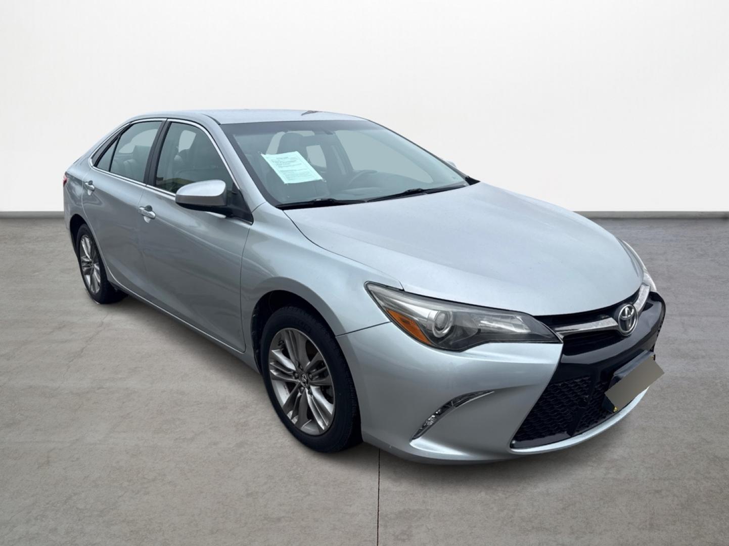 2015 Toyota Camry SE (4T1BF1FK8FU) with an 2.5L L4 DOHC 16V engine, 6-Speed Automatic transmission, located at 16710 Clay Rd., Houston, TX, 77084, (281) 859-7900, 29.834864, -95.656166 - Photo#2