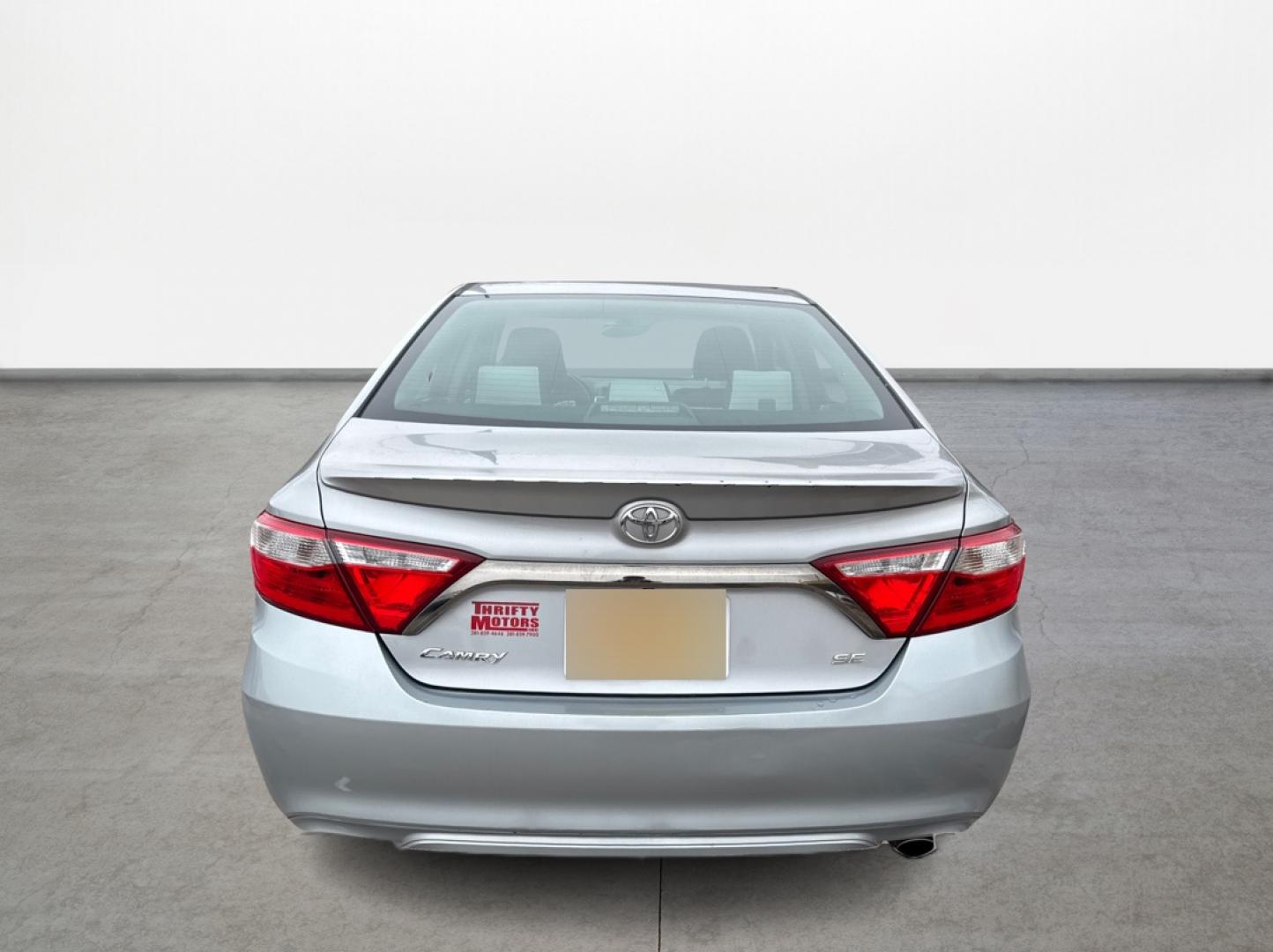 2015 Toyota Camry SE (4T1BF1FK8FU) with an 2.5L L4 DOHC 16V engine, 6-Speed Automatic transmission, located at 16710 Clay Rd., Houston, TX, 77084, (281) 859-7900, 29.834864, -95.656166 - Photo#5