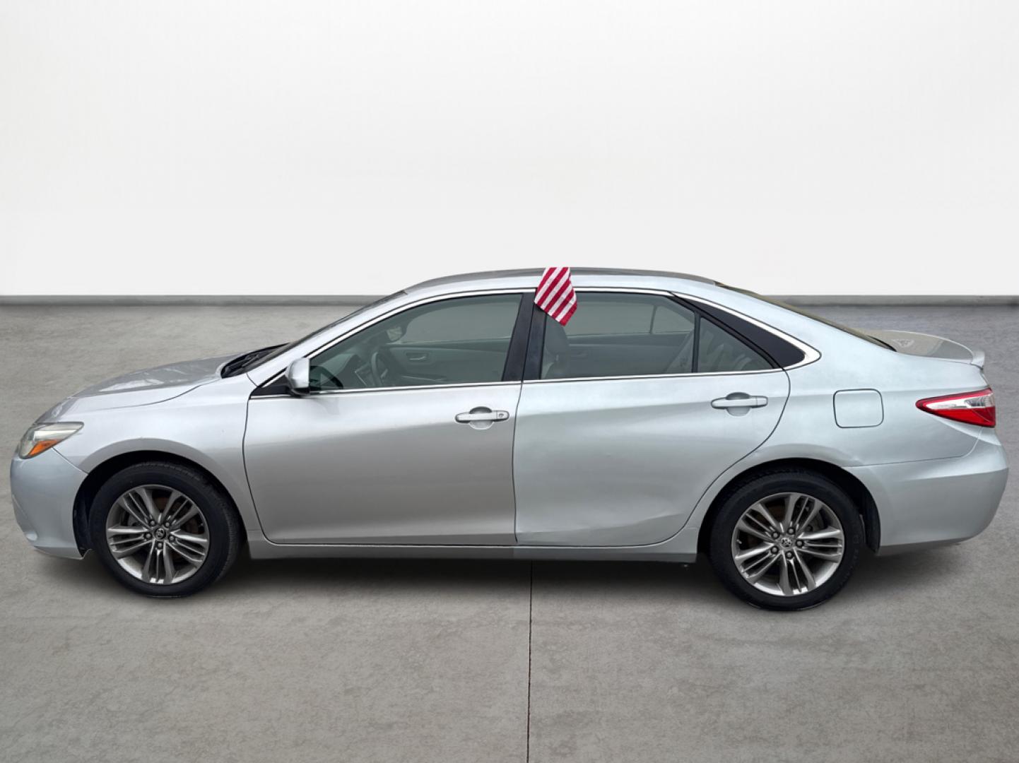 2015 Toyota Camry SE (4T1BF1FK8FU) with an 2.5L L4 DOHC 16V engine, 6-Speed Automatic transmission, located at 16710 Clay Rd., Houston, TX, 77084, (281) 859-7900, 29.834864, -95.656166 - Photo#7