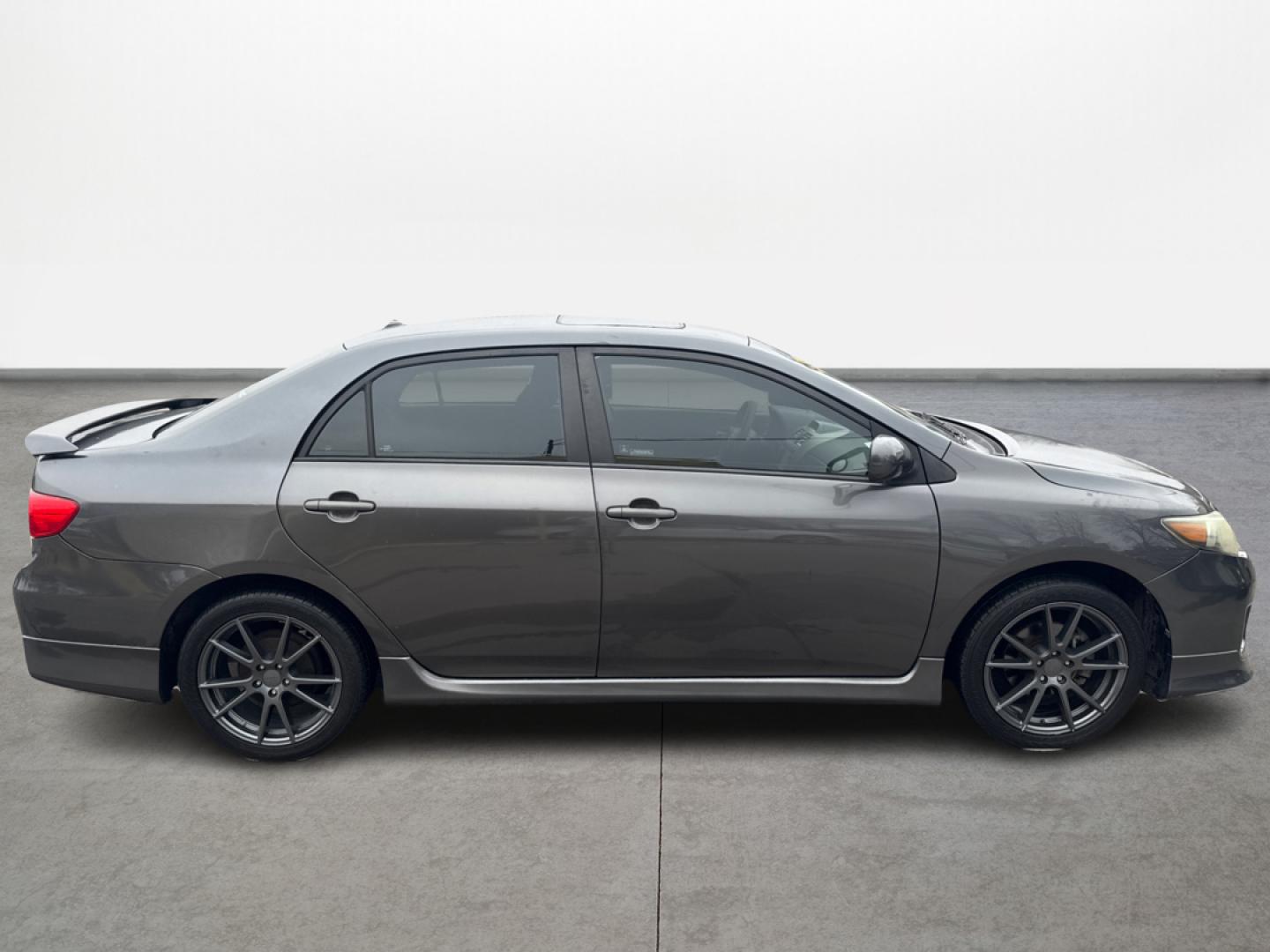 2013 Toyota Corolla LE 4-Speed AT (5YFBU4EE9DP) with an 1.8L L4 DOHC 16V engine, 4-Speed Automatic transmission, located at 16710 Clay Rd., Houston, TX, 77084, (281) 859-7900, 29.834864, -95.656166 - Photo#3