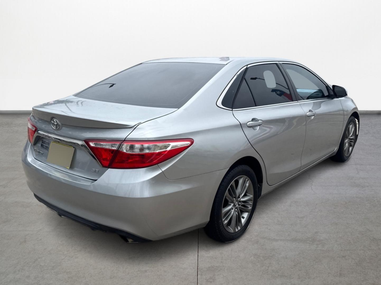 2017 Toyota Camry SE (4T1BF1FK4HU) with an 2.5L L4 DOHC 16V engine, 6A transmission, located at 16710 Clay Rd., Houston, TX, 77084, (281) 859-7900, 29.834864, -95.656166 - Photo#4