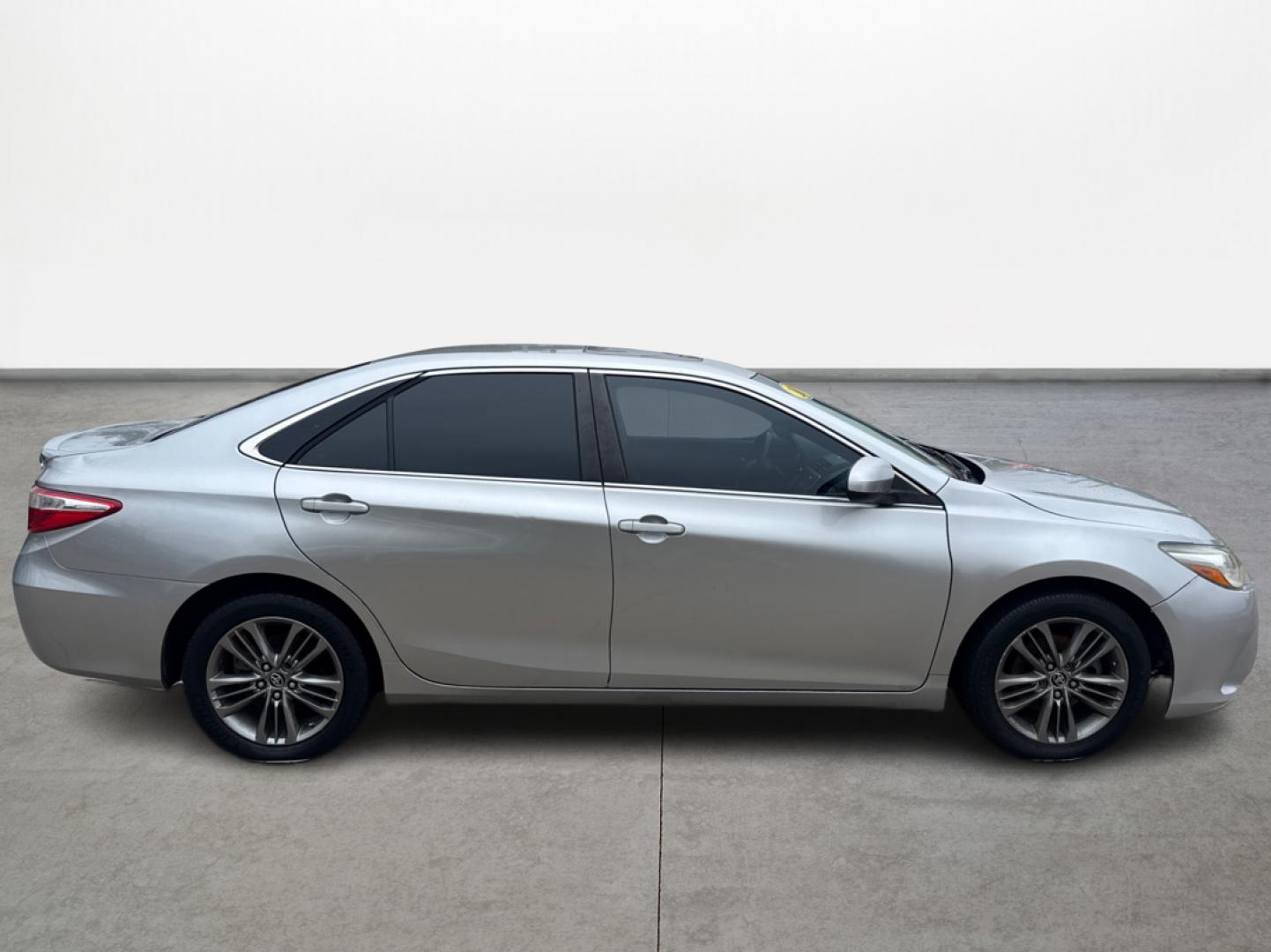 2017 Toyota Camry SE (4T1BF1FK4HU) with an 2.5L L4 DOHC 16V engine, 6A transmission, located at 16710 Clay Rd., Houston, TX, 77084, (281) 859-7900, 29.834864, -95.656166 - Photo#3