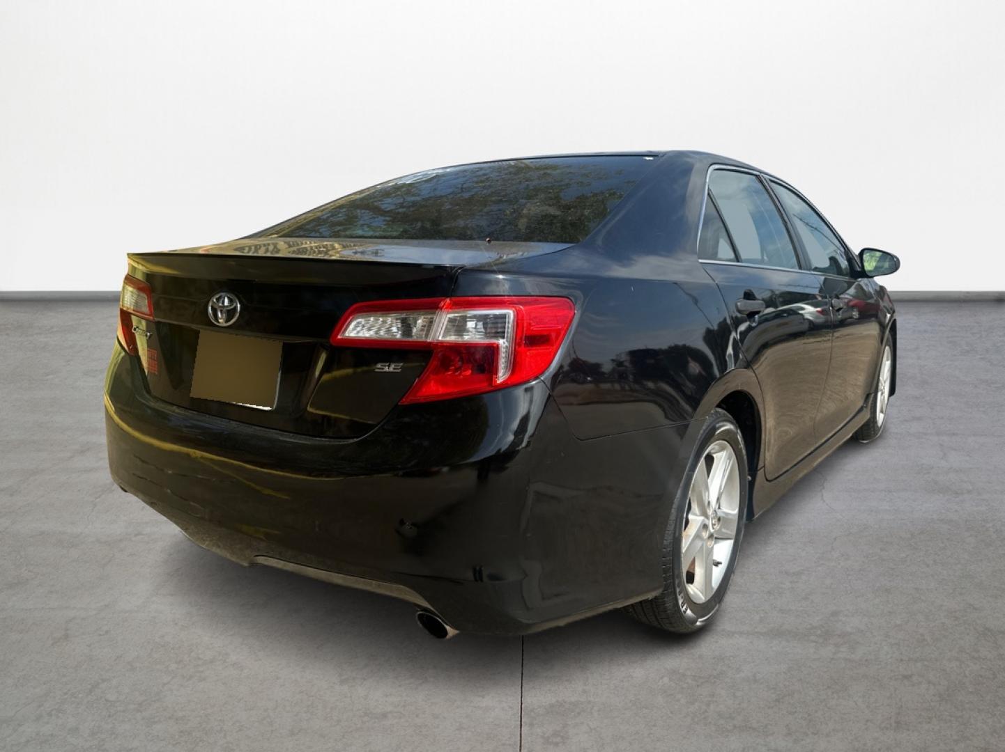 2013 Toyota Camry SE (4T1BF1FK4DU) with an 2.5L L4 DOHC 16V engine, 6-Speed Automatic transmission, located at 16710 Clay Rd., Houston, TX, 77084, (281) 859-7900, 29.834864, -95.656166 - Photo#4