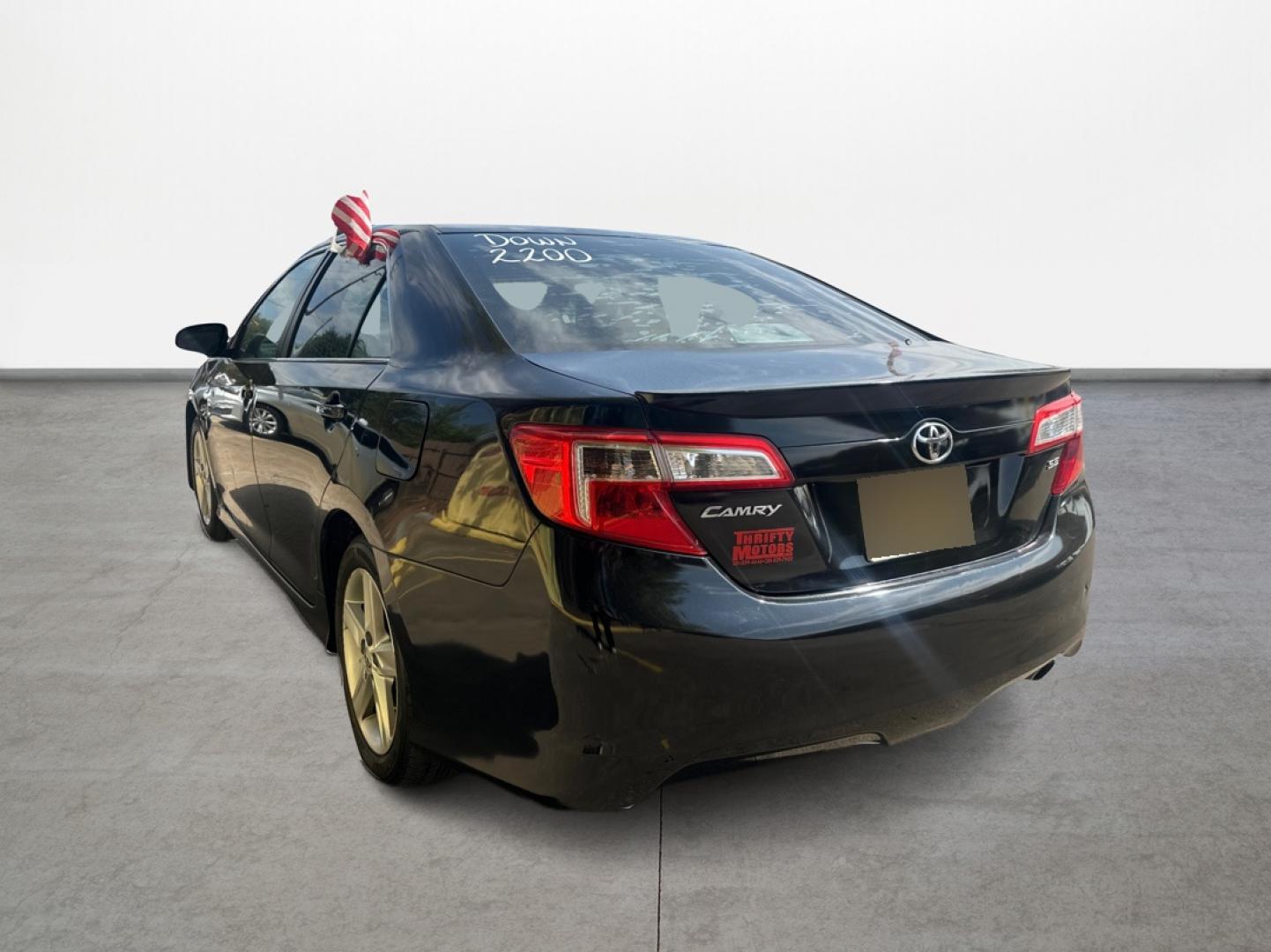 2013 Toyota Camry SE (4T1BF1FK4DU) with an 2.5L L4 DOHC 16V engine, 6-Speed Automatic transmission, located at 16710 Clay Rd., Houston, TX, 77084, (281) 859-7900, 29.834864, -95.656166 - Photo#6