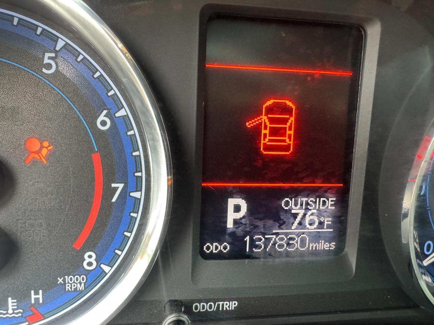 2018 Toyota Corolla SE 6M (5YFBURHE0JP) with an 1.8L L4 DOHC 16V engine, 6M transmission, located at 16710 Clay Rd., Houston, TX, 77084, (281) 859-7900, 29.834864, -95.656166- Photo#5