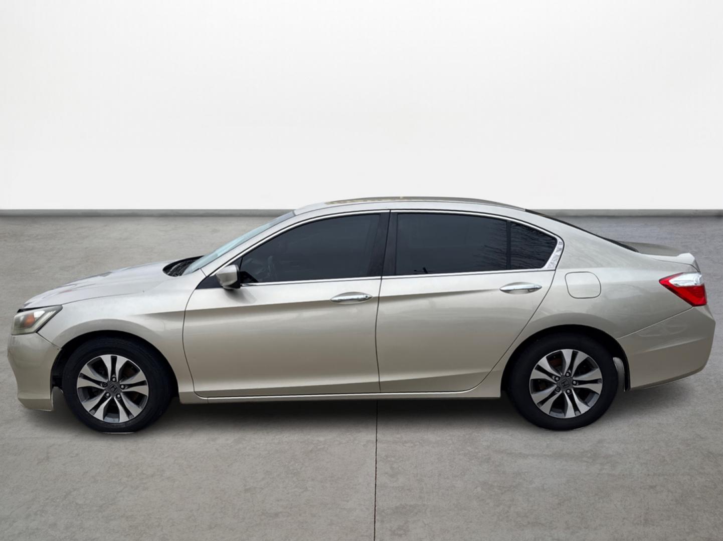 2013 Honda Accord LX Sedan CVT (1HGCR2F30DA) with an 2.4L L4 DOHC 16V engine, Continuously Variable Transmission transmission, located at 16710 Clay Rd., Houston, TX, 77084, (281) 859-7900, 29.834864, -95.656166 - Photo#7