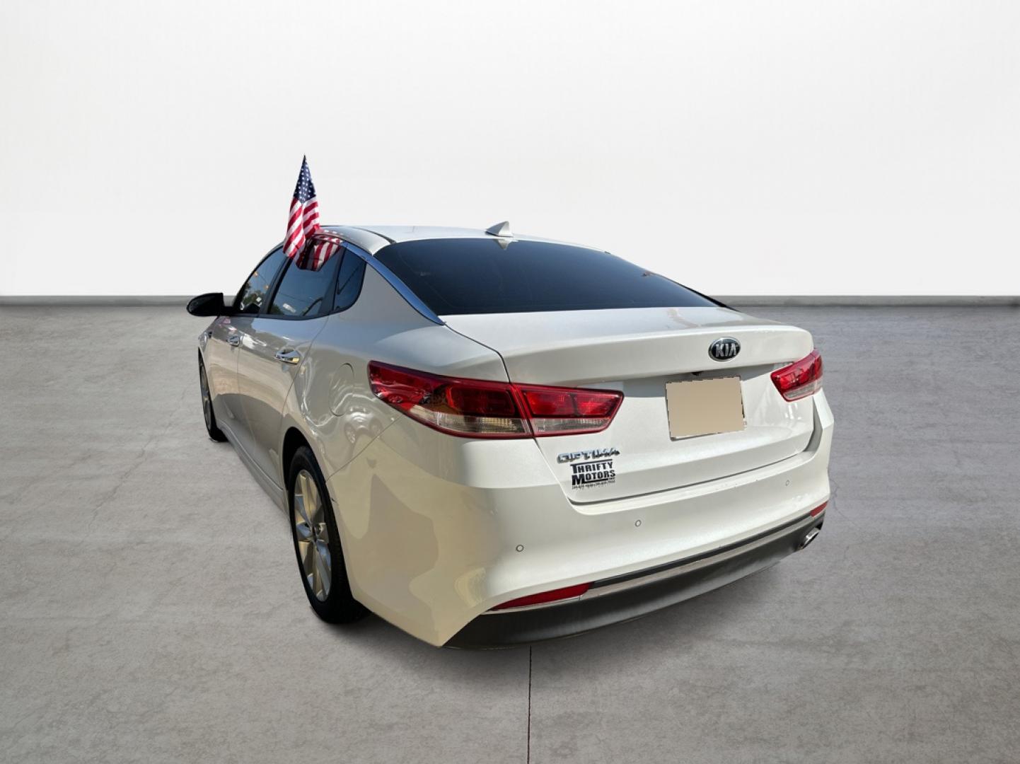 2018 Kia Optima LX (5XXGT4L34JG) with an 2.4L L4 DOHC 16V engine, 6A transmission, located at 16710 Clay Rd., Houston, TX, 77084, (281) 859-7900, 29.834864, -95.656166 - Photo#6