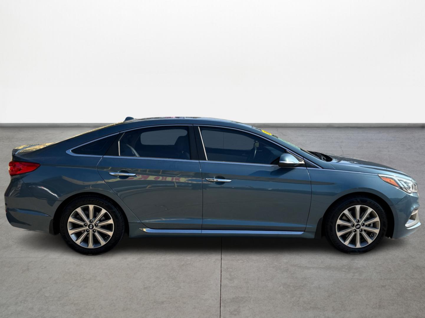 2017 Hyundai Sonata Sport (5NPE34AF1HH) with an 2.4L L4 DOHC 16V engine, 6A transmission, located at 16710 Clay Rd., Houston, TX, 77084, (281) 859-7900, 29.834864, -95.656166 - Photo#3