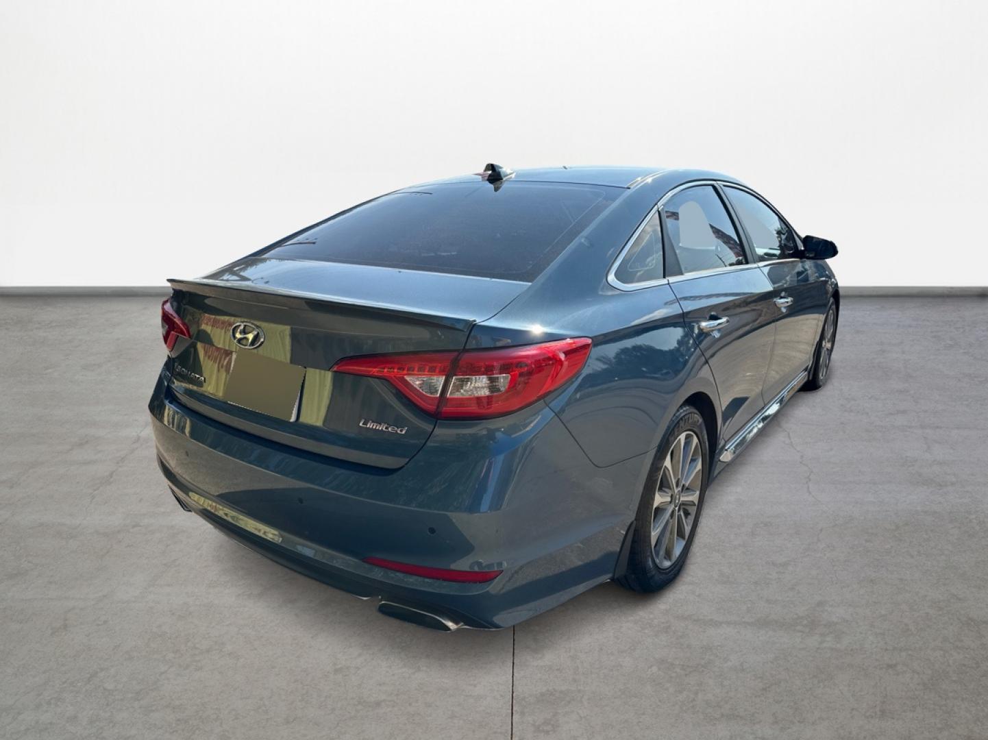 2017 Hyundai Sonata Sport (5NPE34AF1HH) with an 2.4L L4 DOHC 16V engine, 6A transmission, located at 16710 Clay Rd., Houston, TX, 77084, (281) 859-7900, 29.834864, -95.656166 - Photo#4