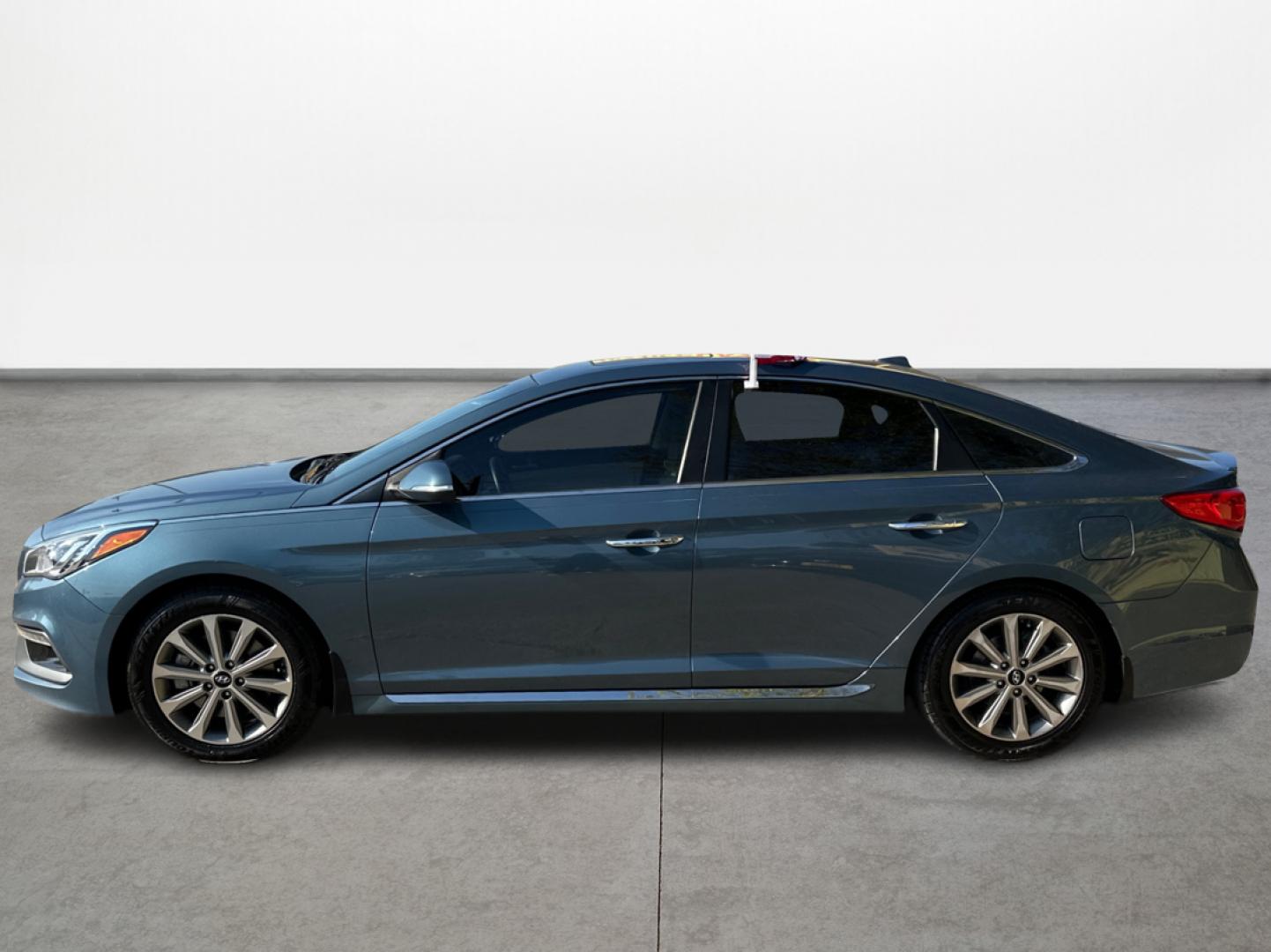 2017 Hyundai Sonata Sport (5NPE34AF1HH) with an 2.4L L4 DOHC 16V engine, 6A transmission, located at 16710 Clay Rd., Houston, TX, 77084, (281) 859-7900, 29.834864, -95.656166 - Photo#7